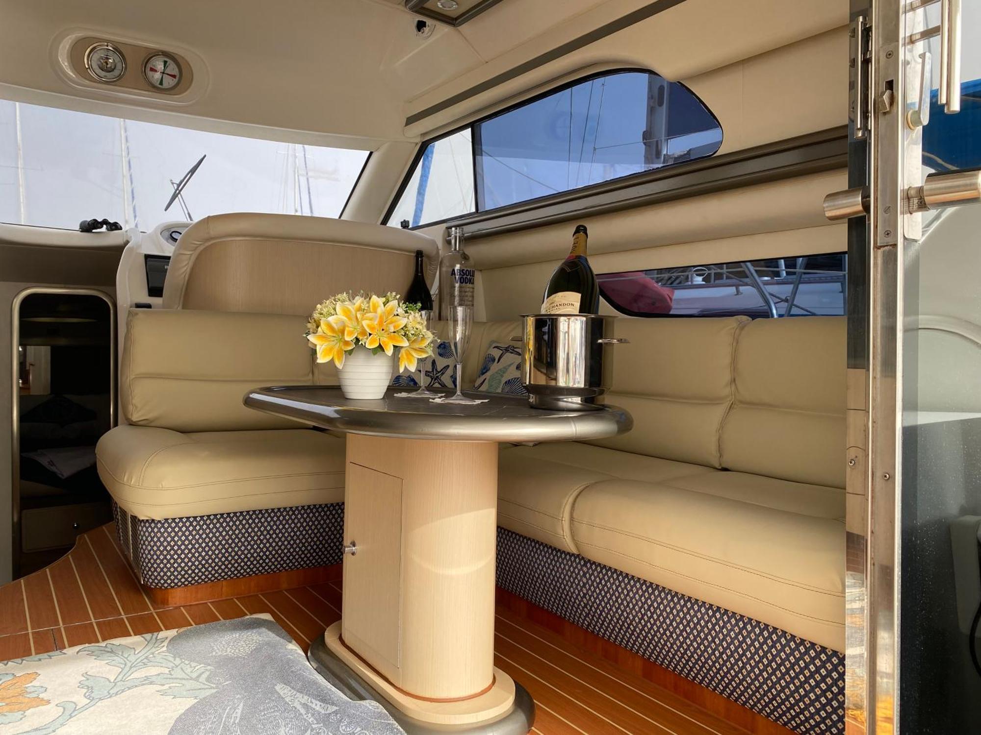 The Yacht Experience Hotel en barco