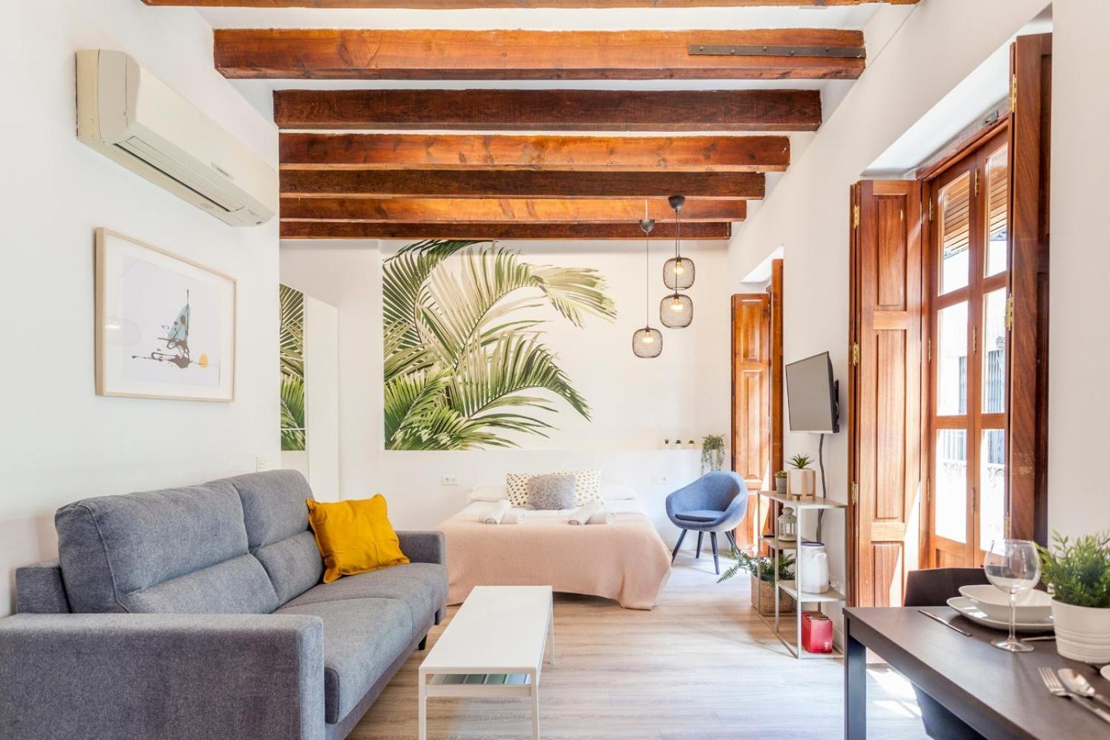 Loft De Diseno Junto Al Mercado Con Balconada