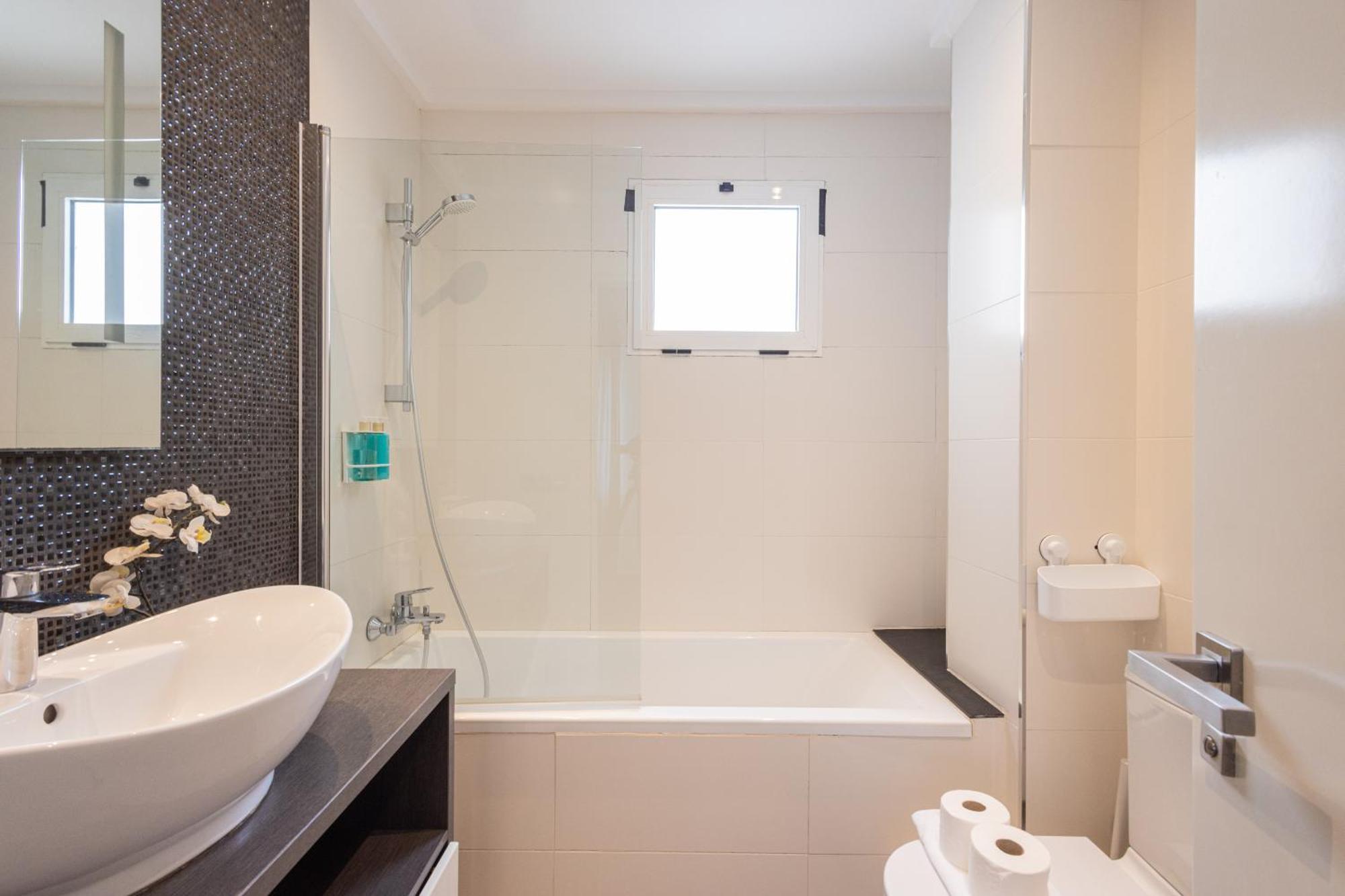 Apartamento Stylish 2 Bedroom Ac Wifi Terrace Attic In Center