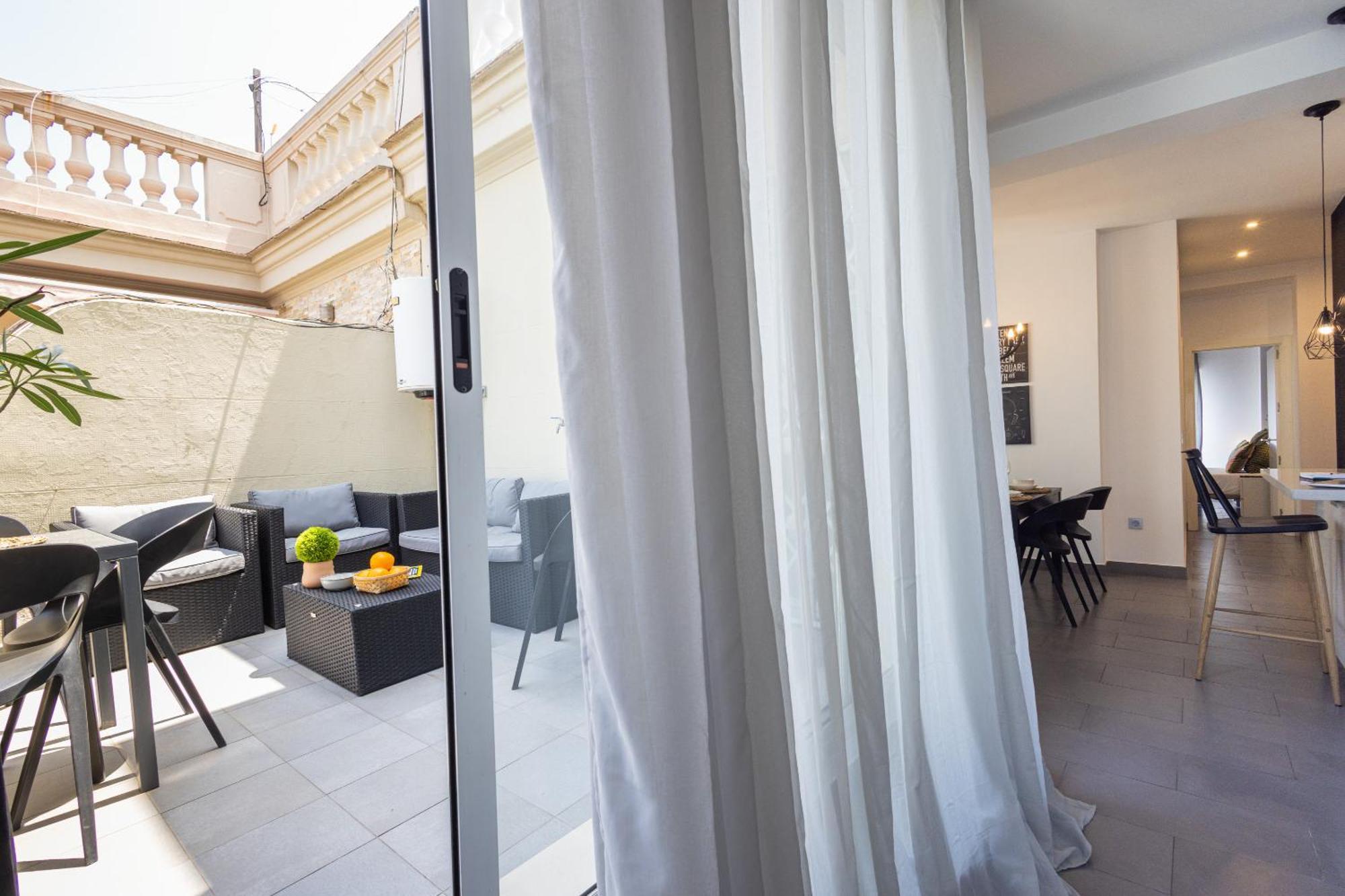 Stylish 2 Bedroom Ac Wifi Terrace Attic In Center *