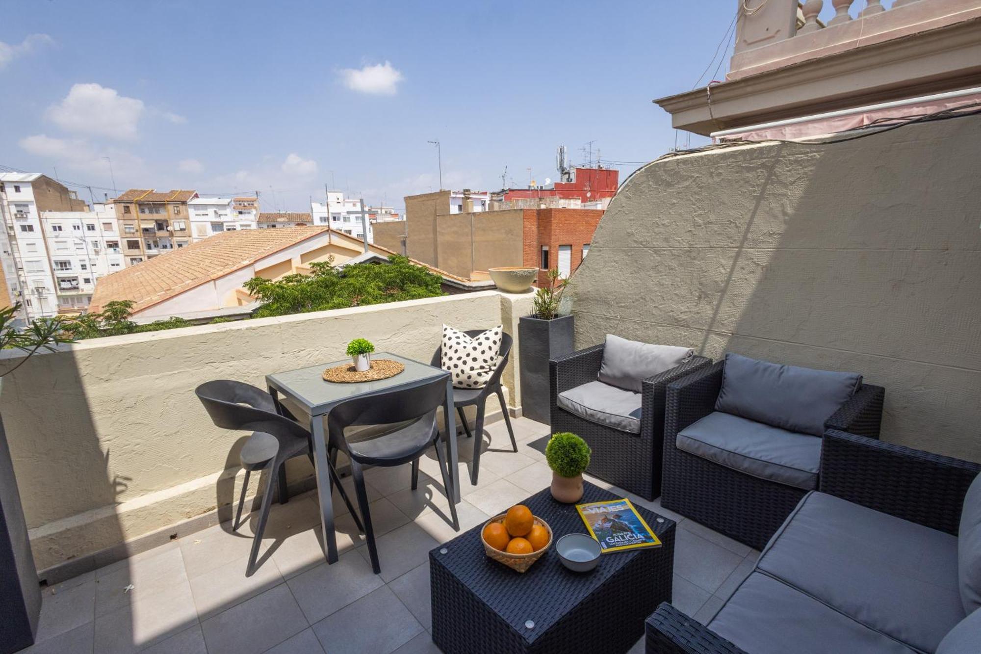 Stylish 2 Bedroom Ac Wifi Terrace Attic In Center