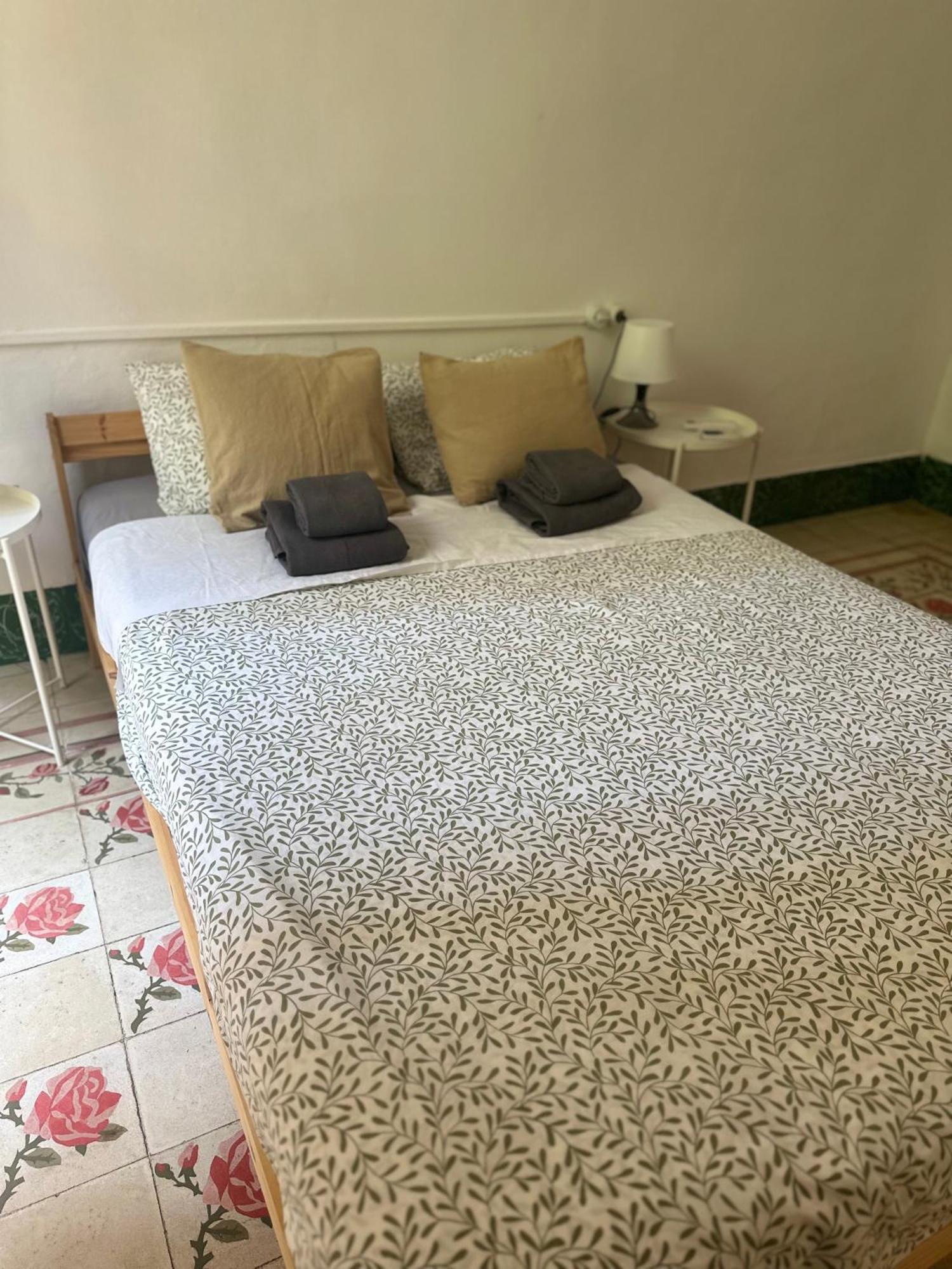 Con Bano Privado 1 Cama De Matrimonio * Valencia