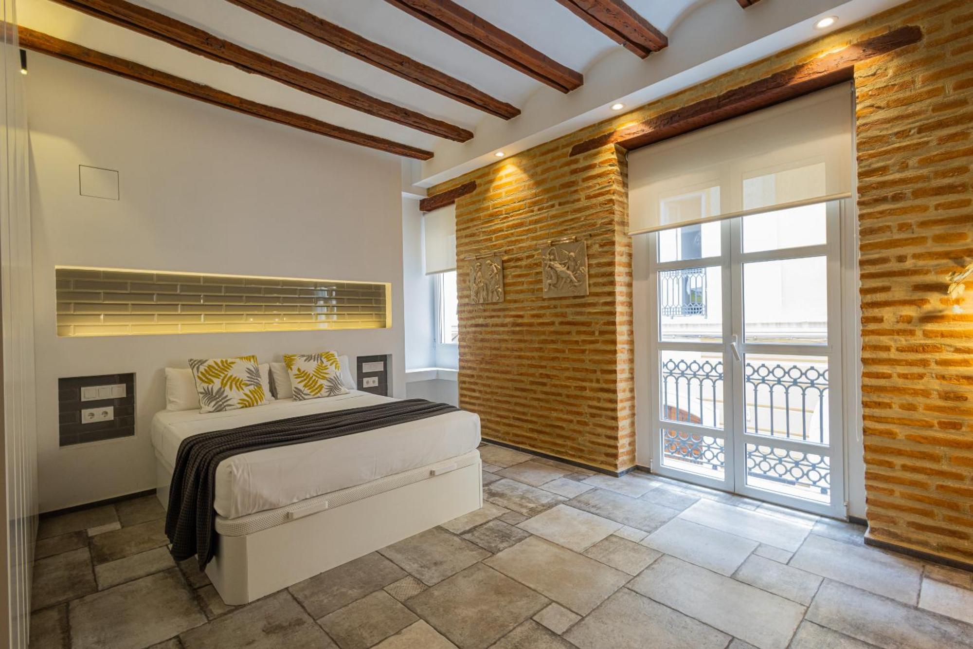 Florit Flats - Center Modern 1br 2bth Terrace Wi-fi Ac *