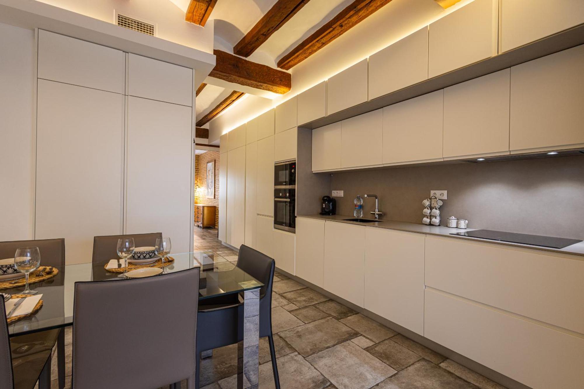Florit Flats - Center Modern 1br 2bth Terrace Wi-fi Ac
