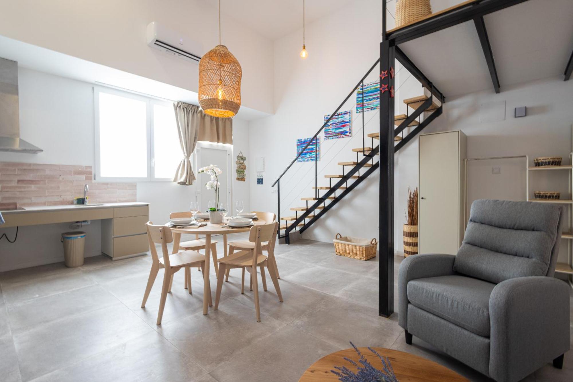 Florit Flats - The Port Avenue Duplex