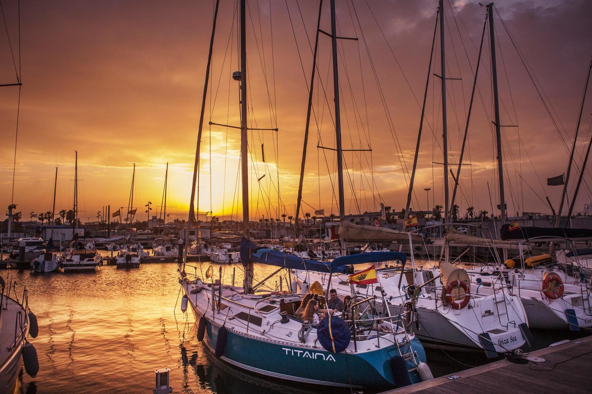 Sailing District - Barco Para 5 En La Marina Norte