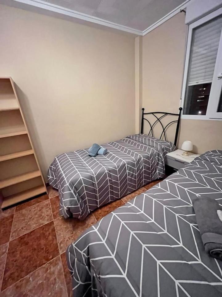 Bonito Y Grande Cerca De La Playa Apartamento