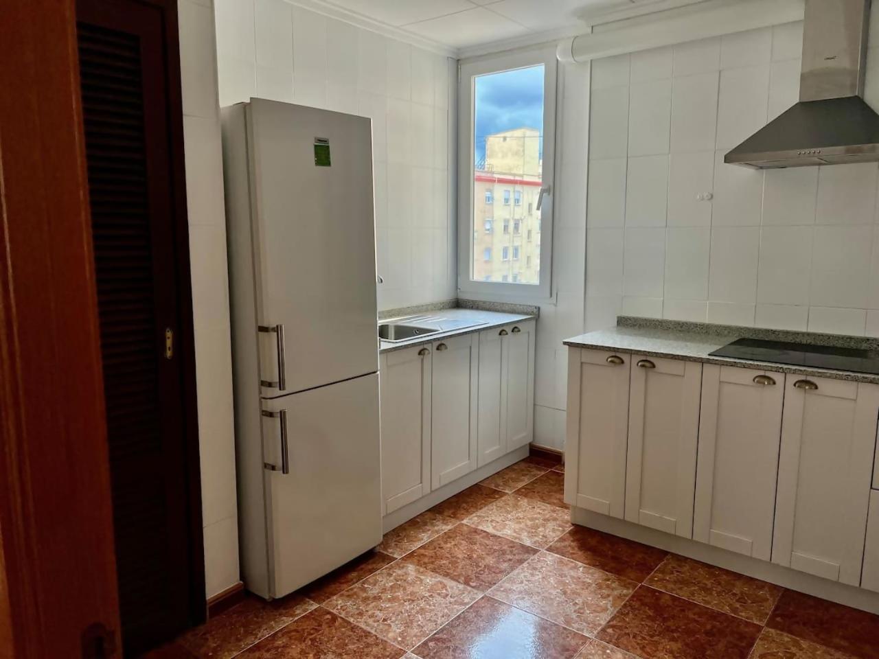 Bonito Y Grande Cerca De La Playa Apartamento *