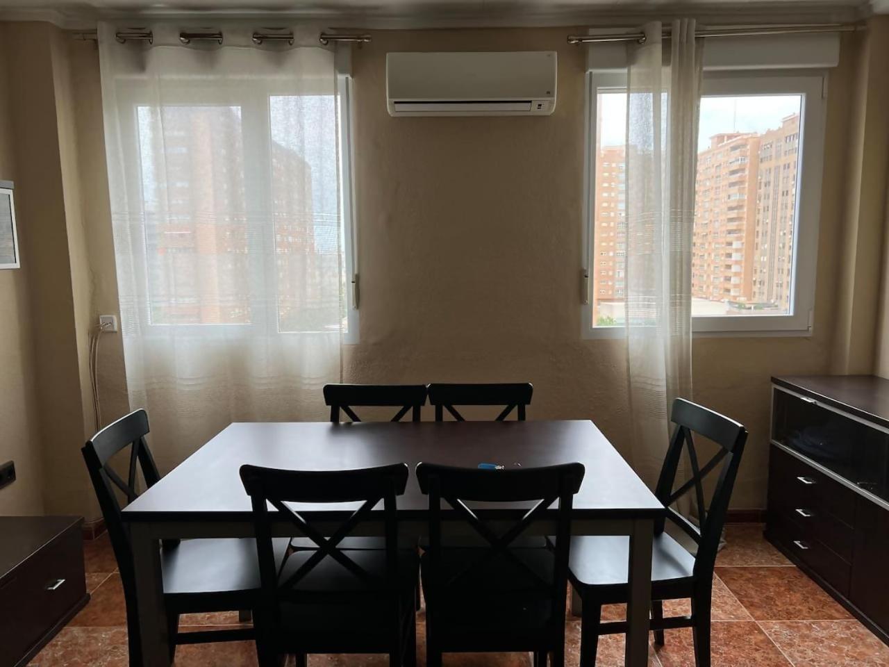 Bonito Y Grande Cerca De La Playa Apartamento