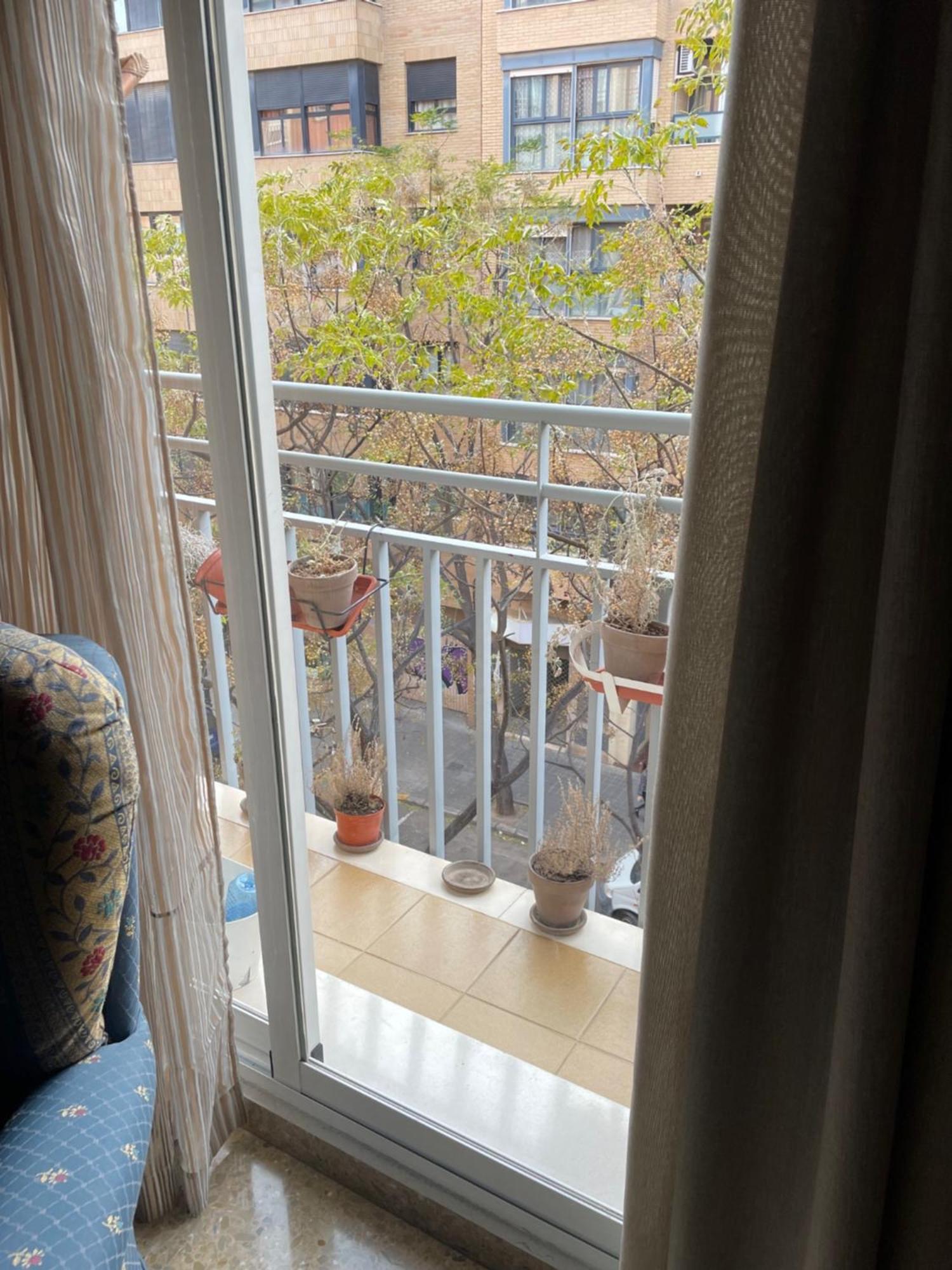 Apartamento Chica En Vivienda Compartida Con Anfitrion Hombre