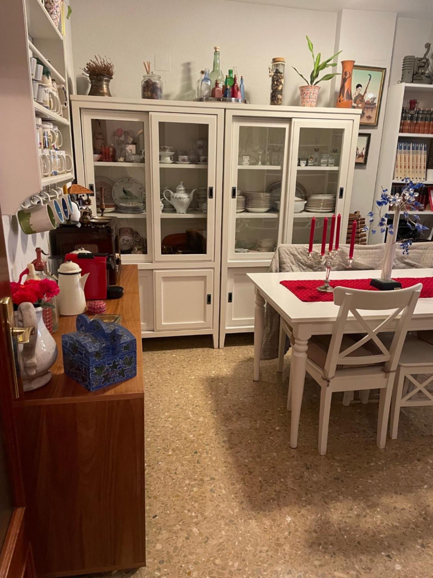 Chica En Vivienda Compartida Con Anfitrion Hombre Apartamento