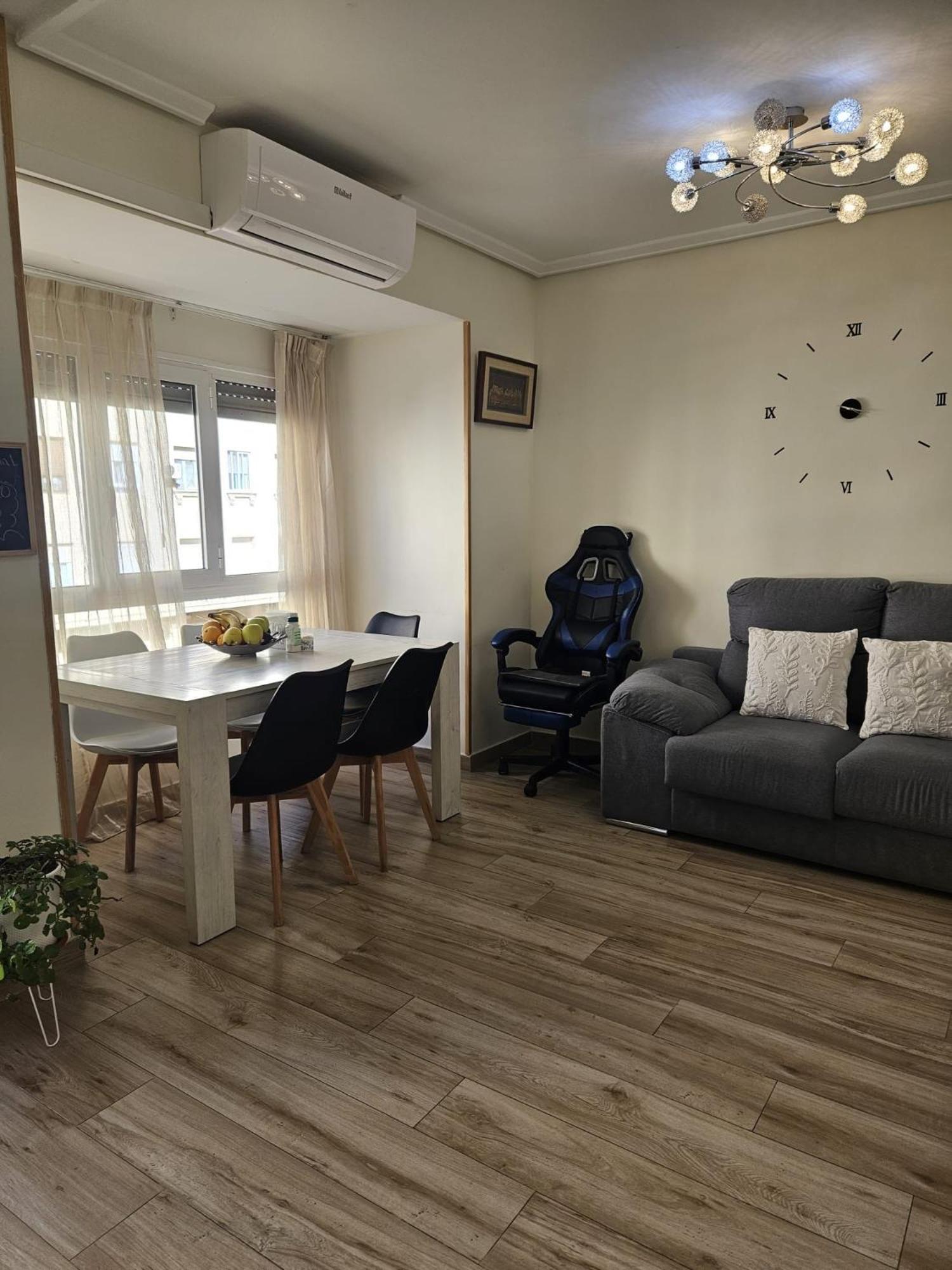 Homestay Comoda Y Acogedora Habitacion En Valencia