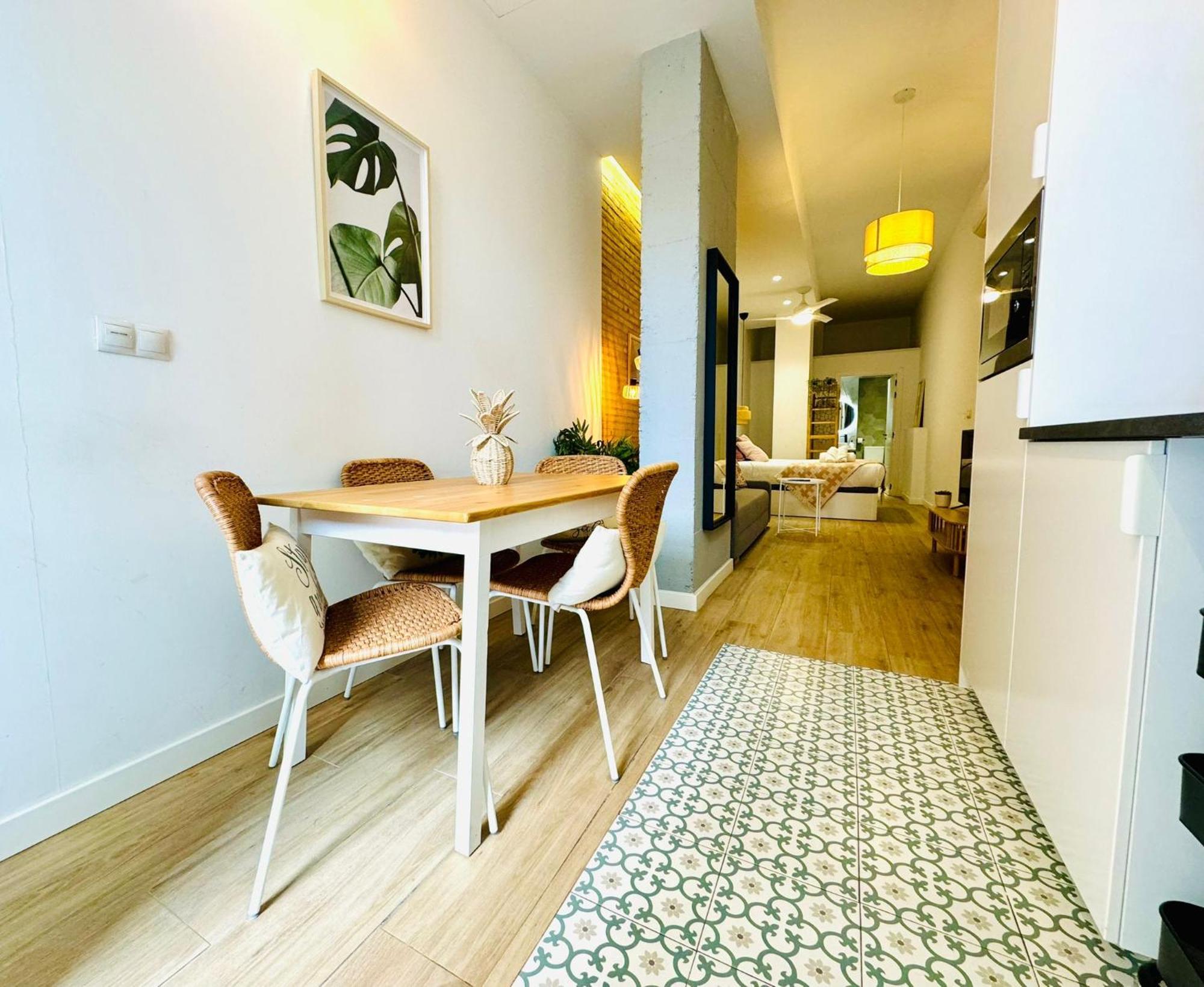 Apartamento Dorado Cabanyal - Luxury Beachside Charm *