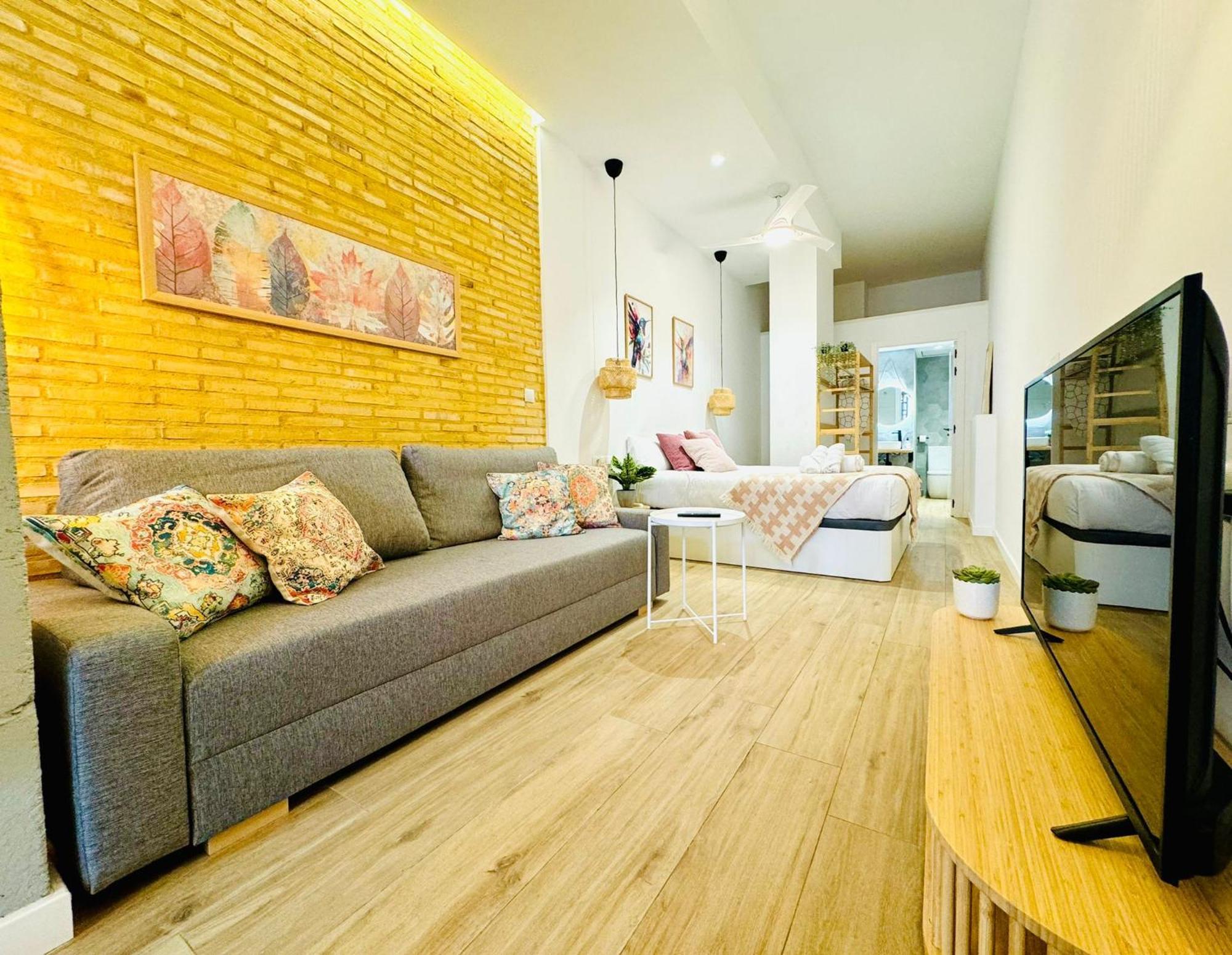 Apartamento Dorado Cabanyal - Luxury Beachside Charm *