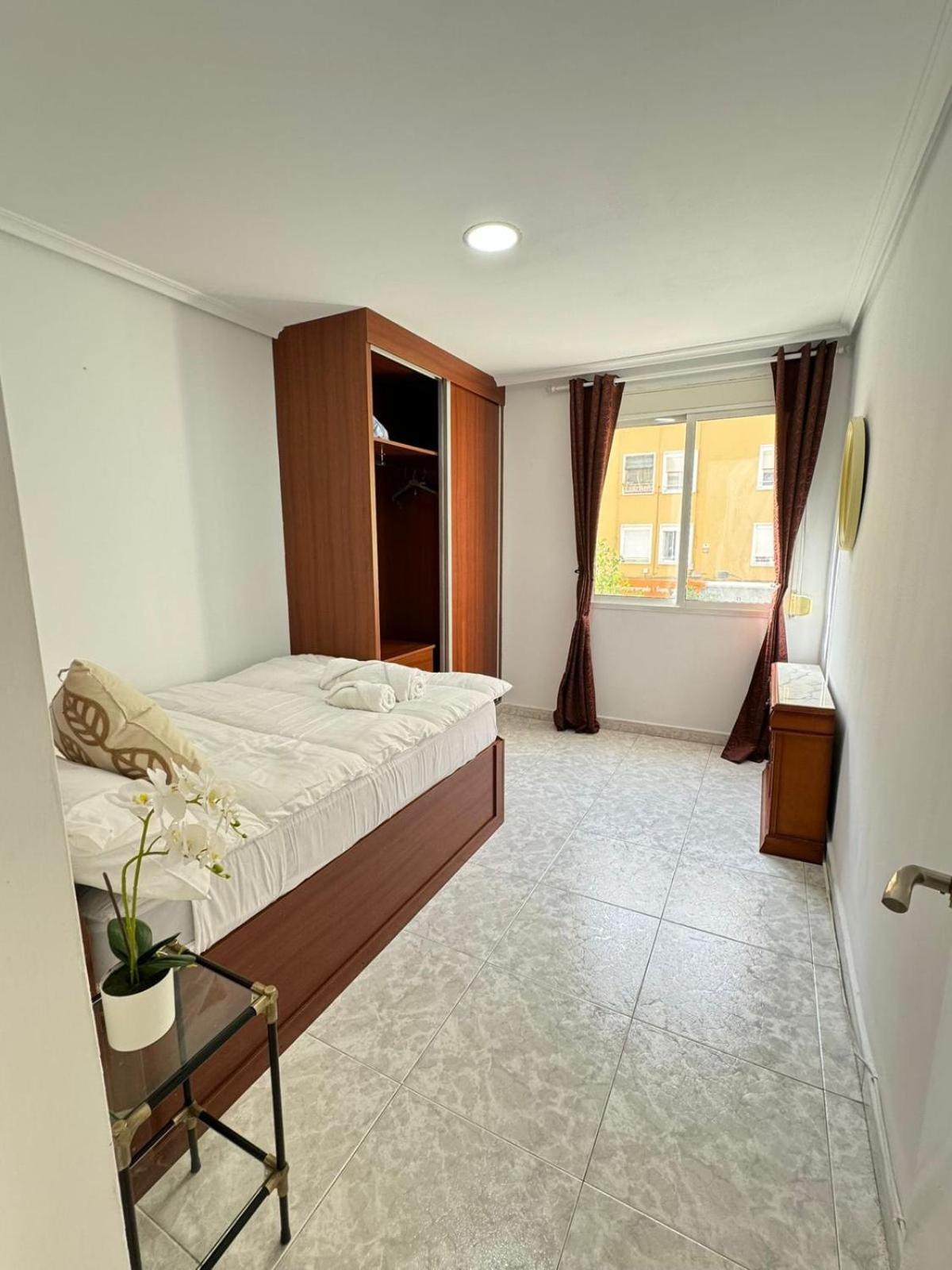 Funcional Habitación en casa particular Valencia