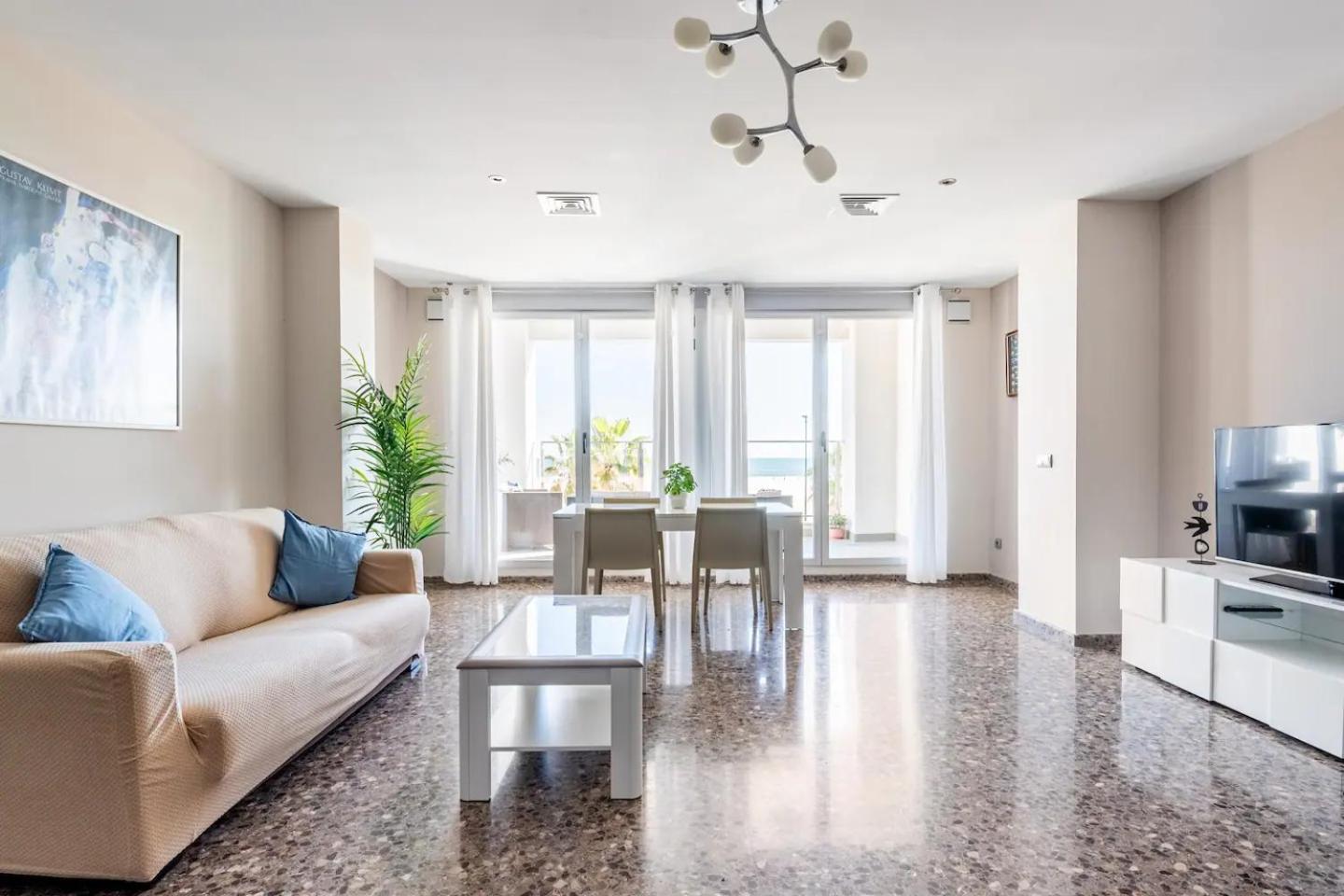 Apartamento Moderno Con Vistas Al Mar En *