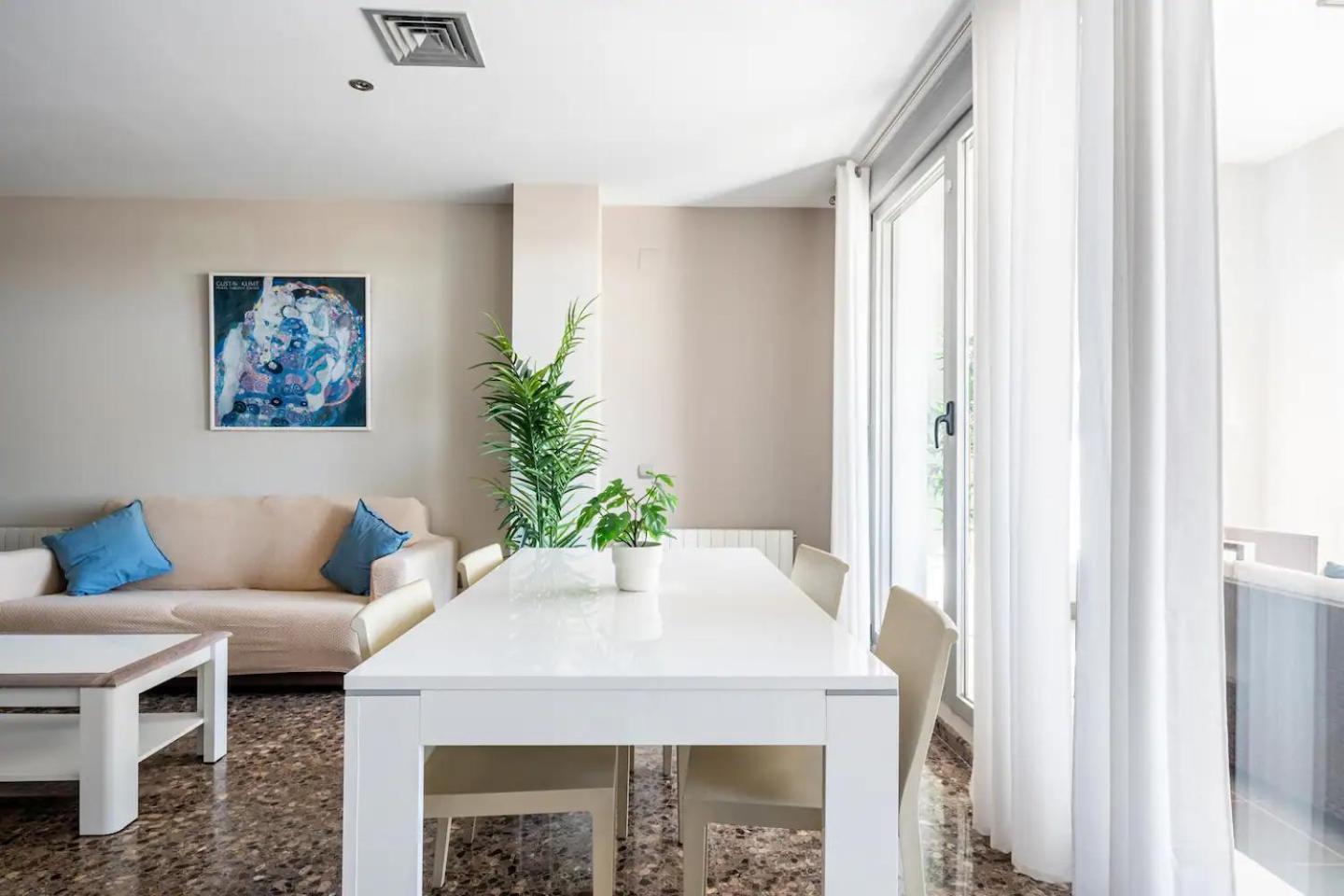 Moderno Con Vistas Al Mar En Apartamento *