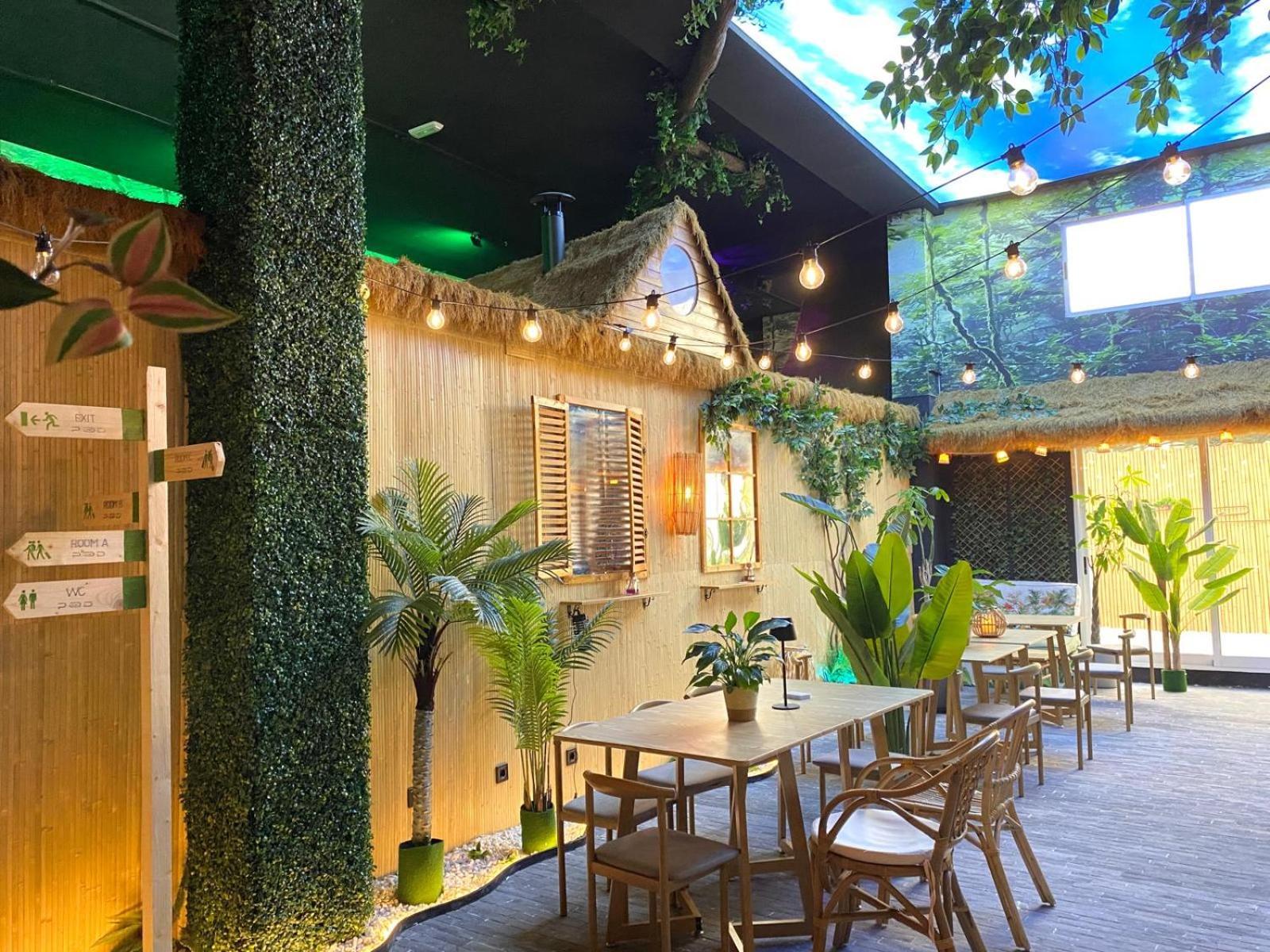 Hostal The Pod Village *