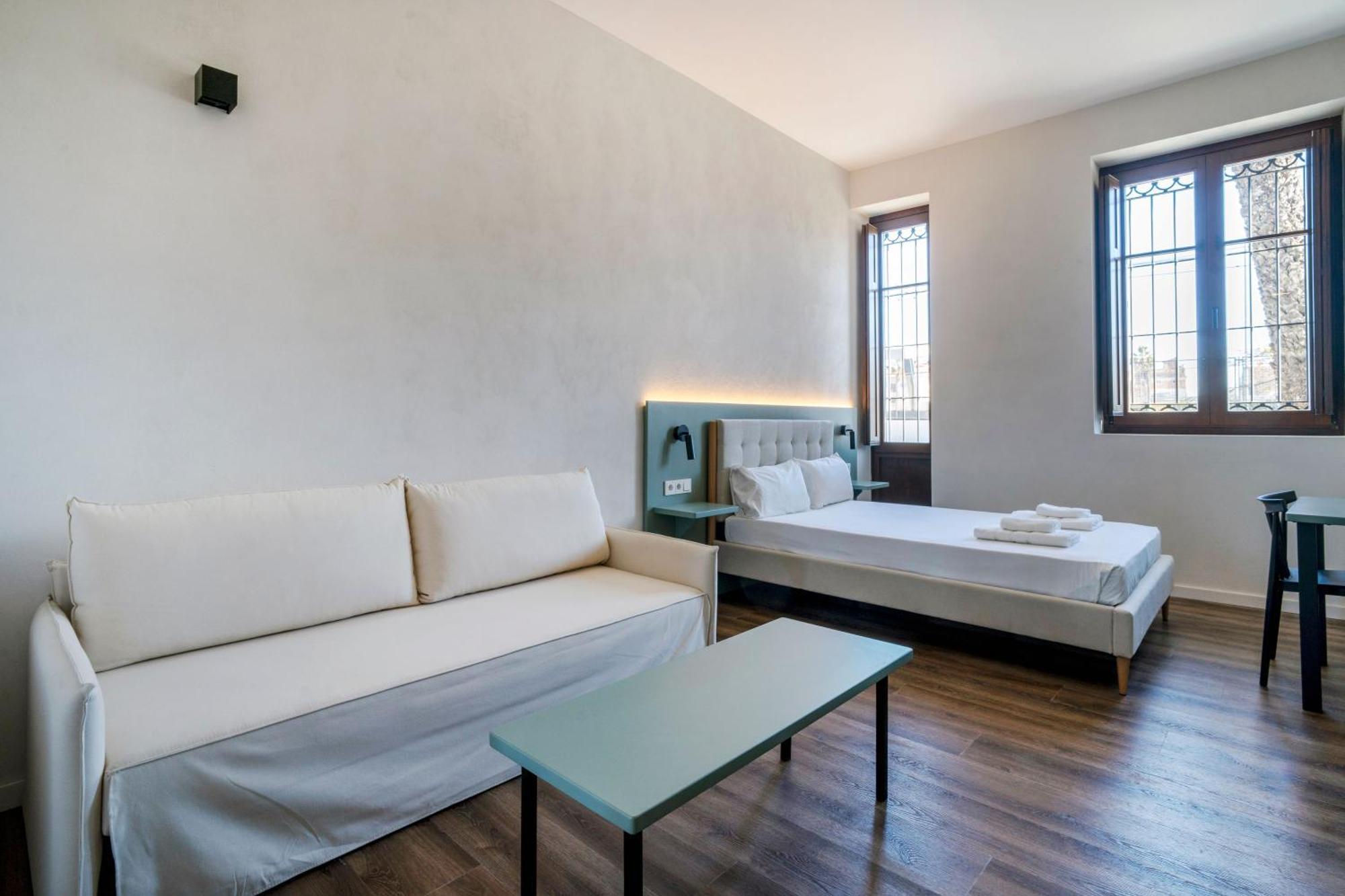 Vlc Host - Reina 168 Hotel *