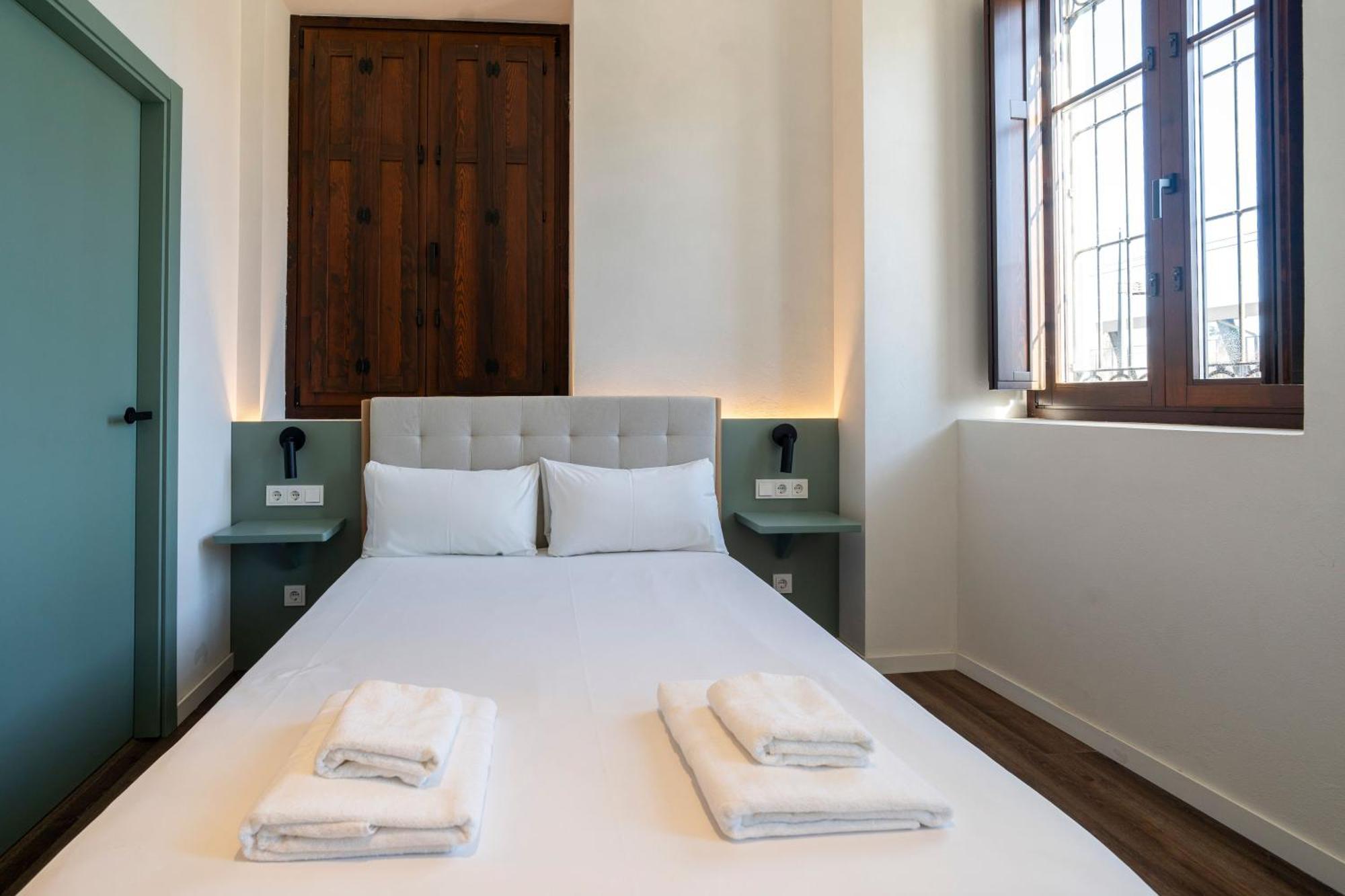 Hotel Vlc Host - Reina 168