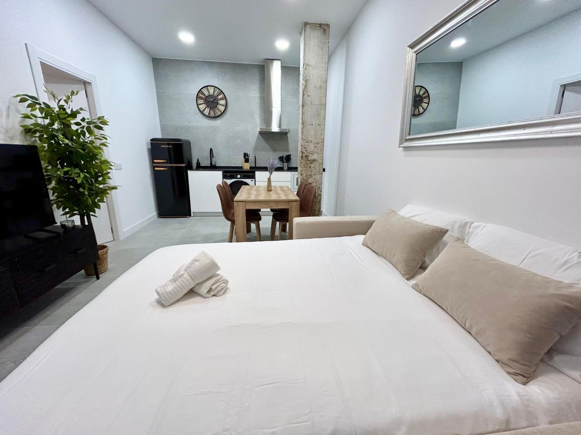Apartment Convenient, Charming 15 Mins From Center *