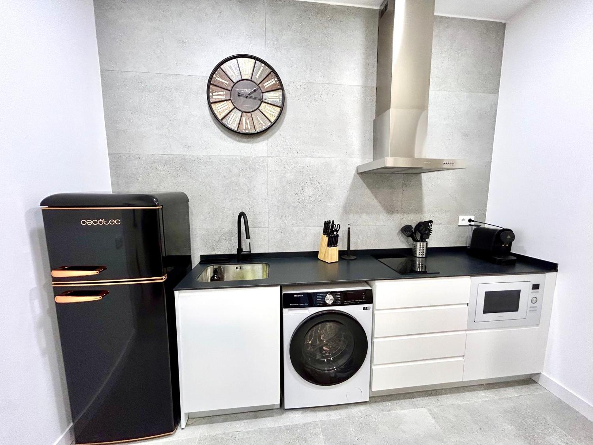 Convenient, Charming 15 Mins From Center Apartment