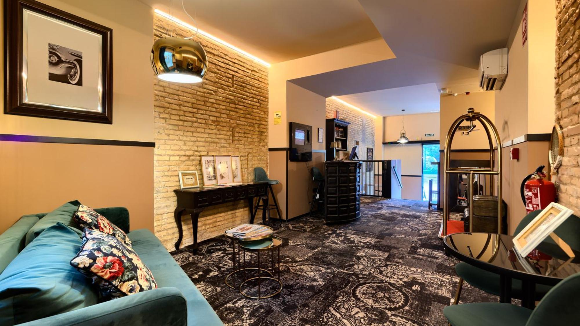 Hografic Hotel 2*