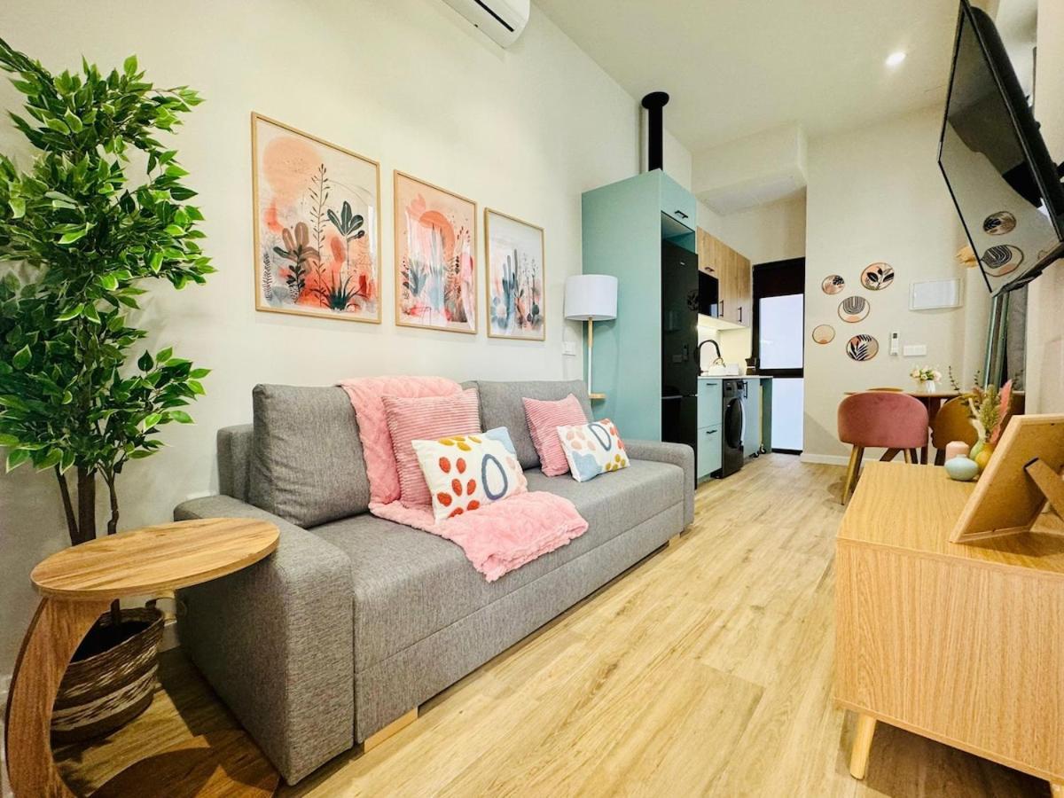 Bright & Stylish Flat Close To Center *