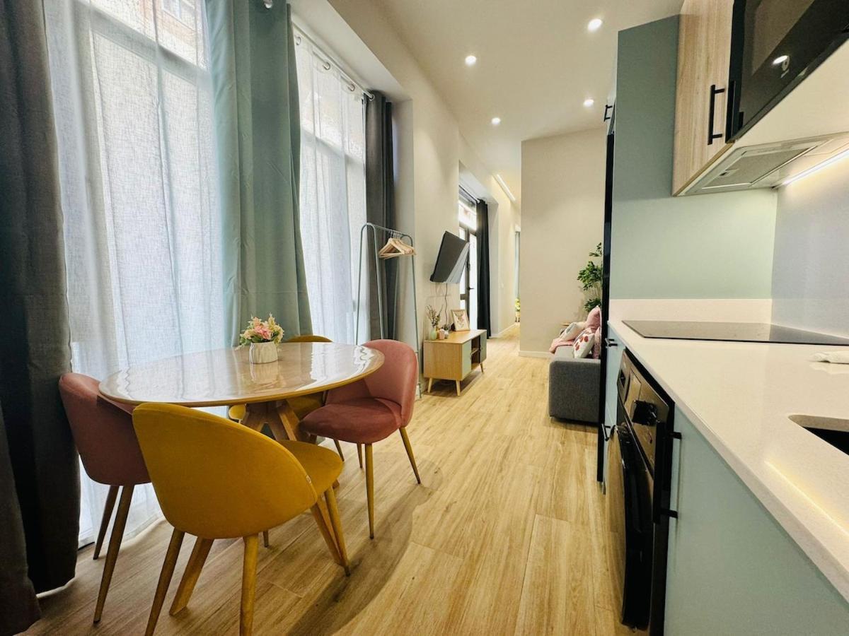 Bright & Stylish Flat Close To Center