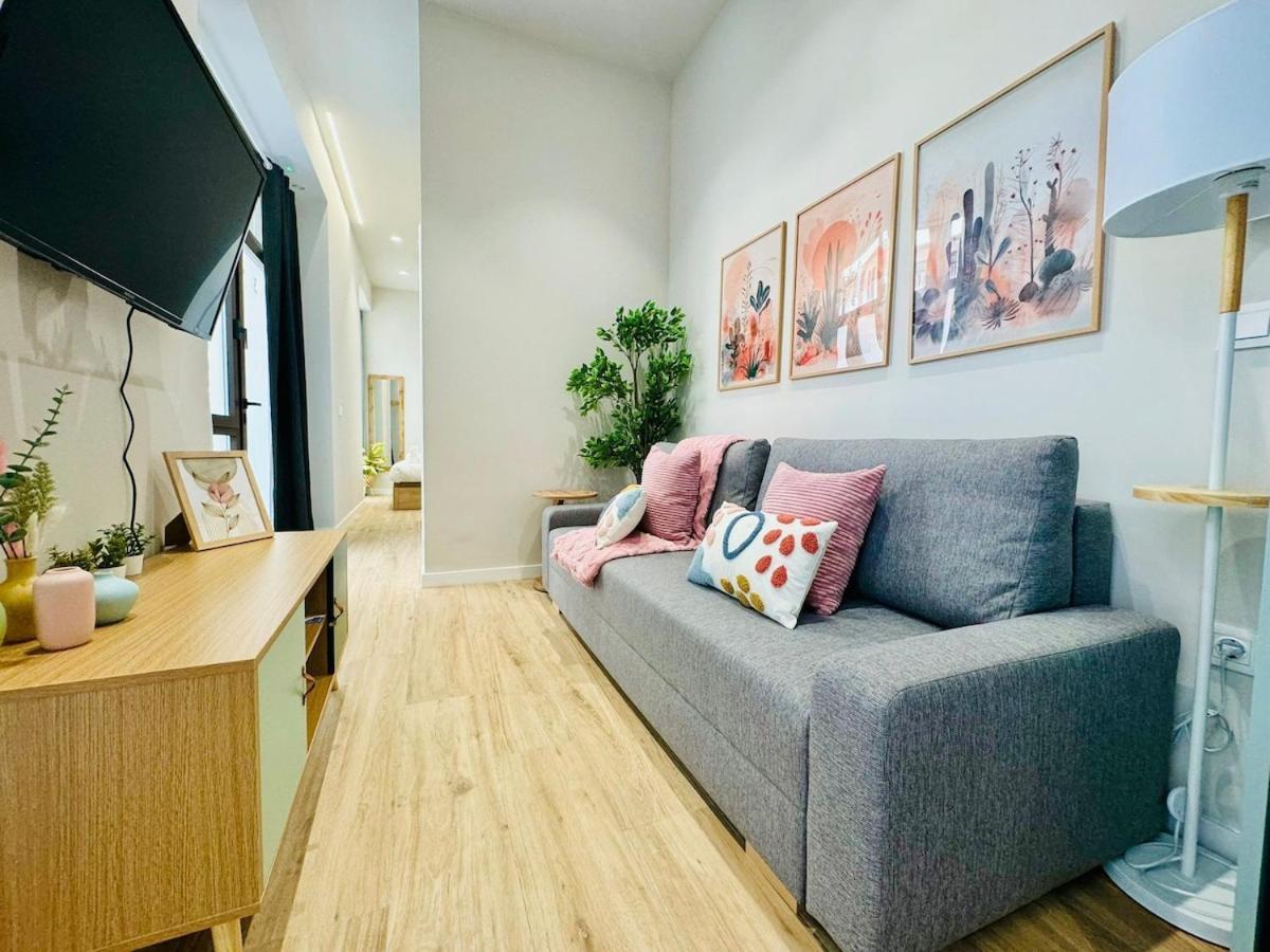 Bright & Stylish Flat Close To Center *