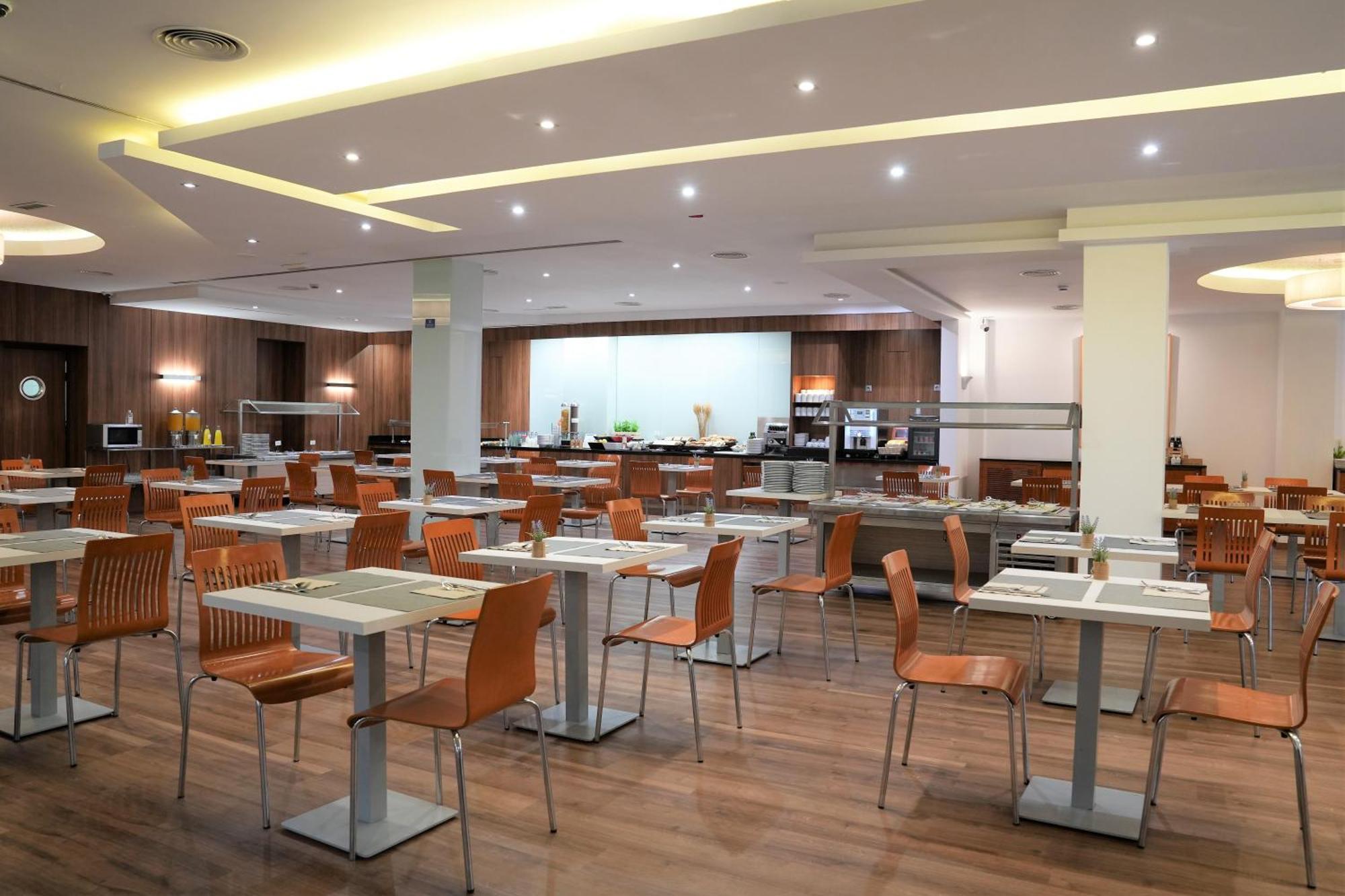 Port Feria Hotel 4*