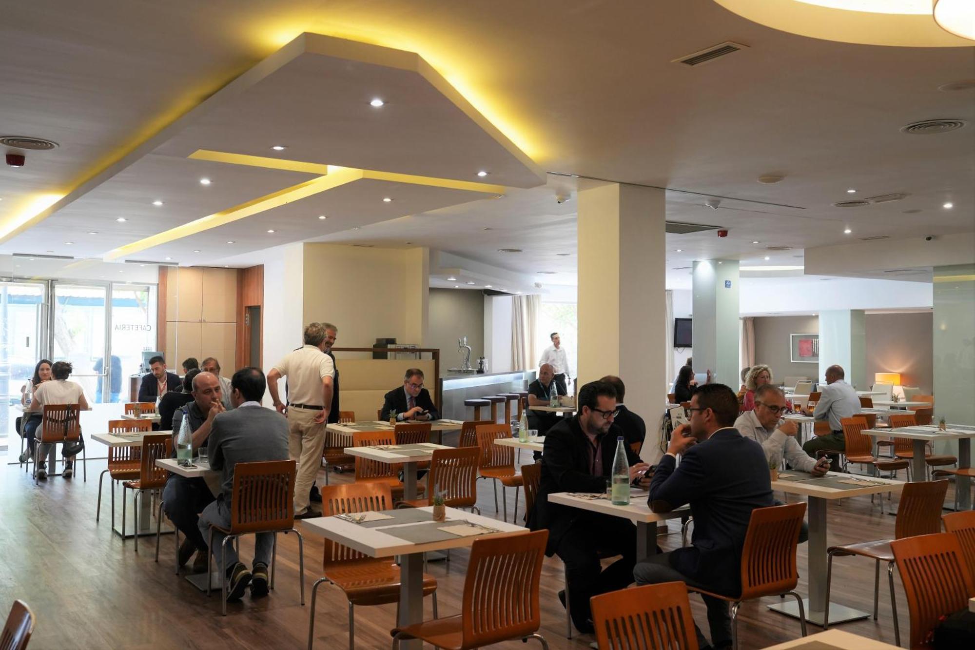 Port Feria Hotel