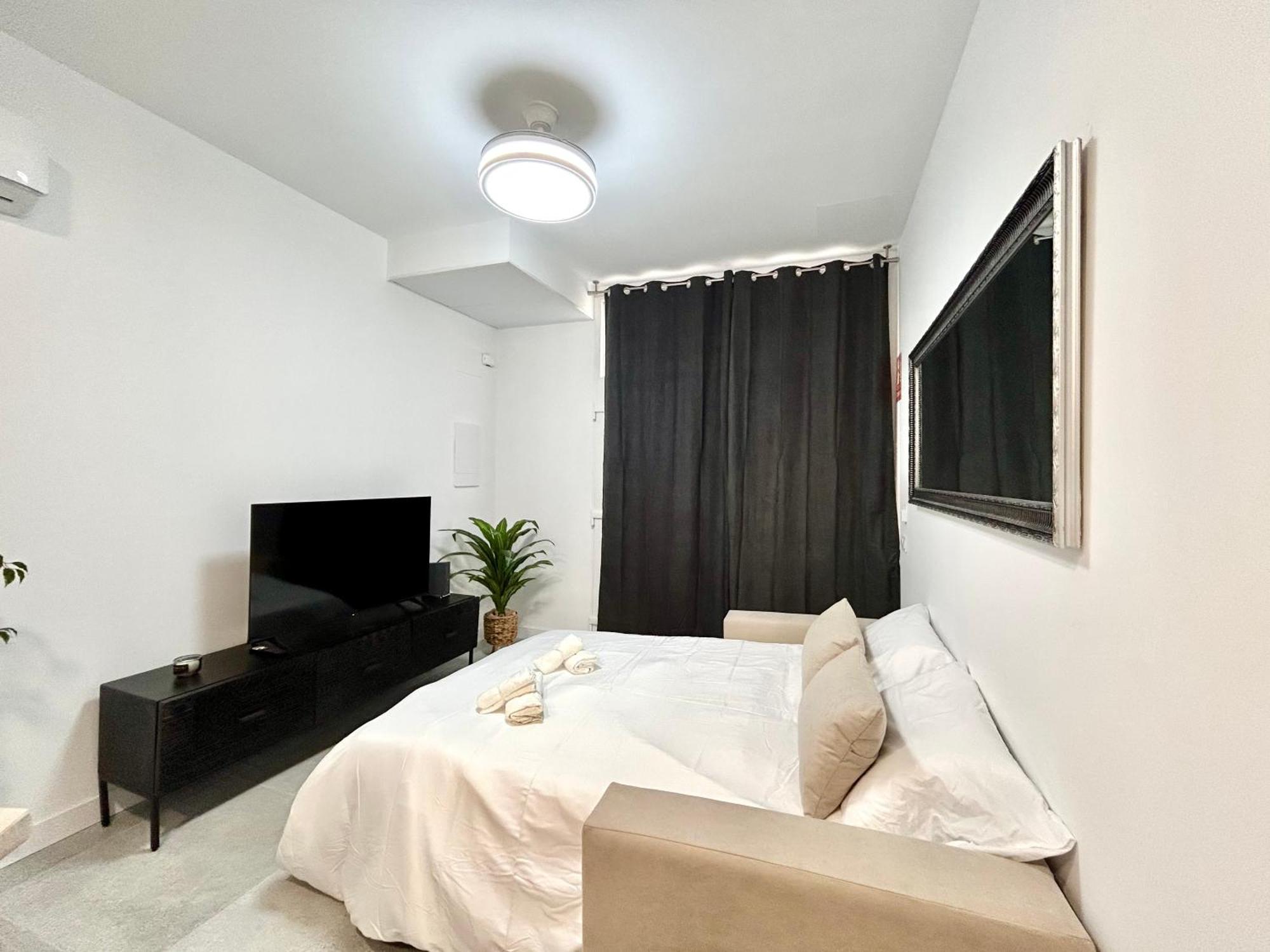 Comfort Near Metro, 2 Bed, 1 Bath Valencia