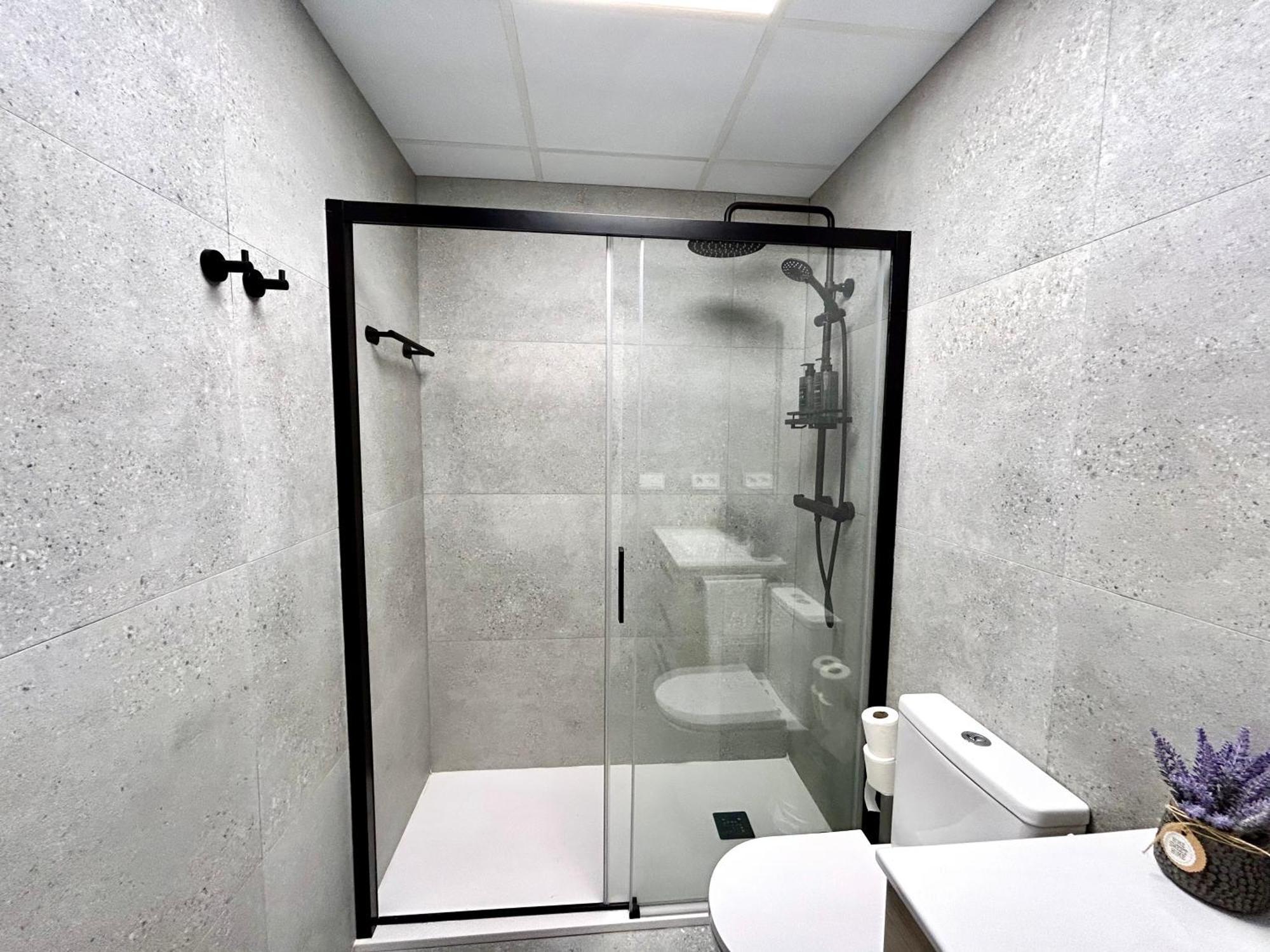 Comfort Near Metro, 2 Bed, 1 Bath Apartamento