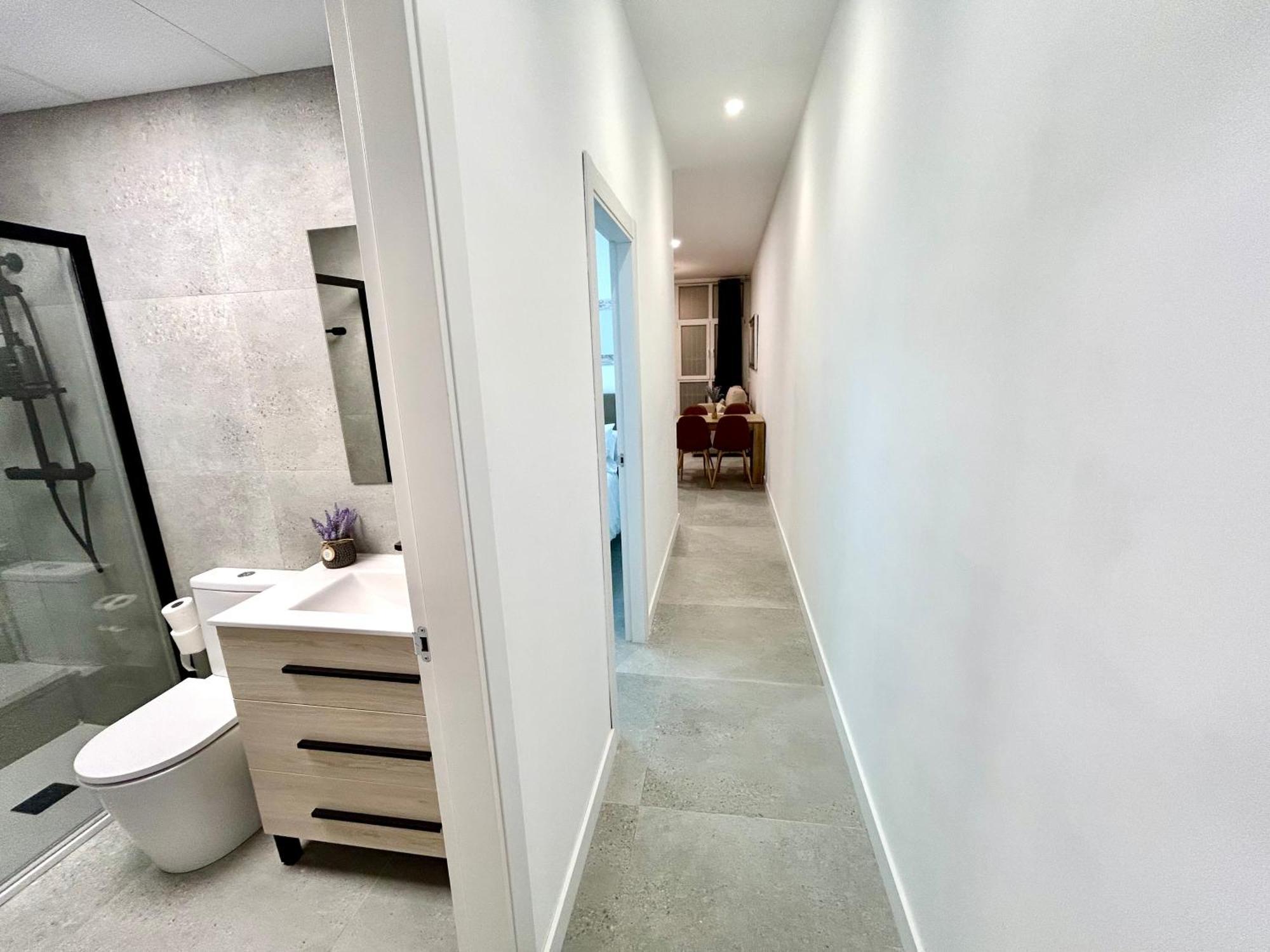Comfort Near Metro, 2 Bed, 1 Bath * Valencia