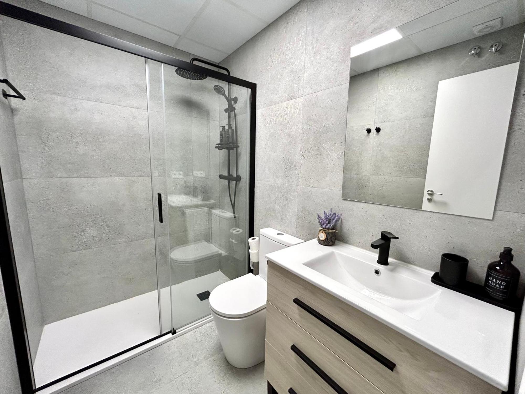 Comfort Near Metro, 2 Bed, 1 Bath * Valencia