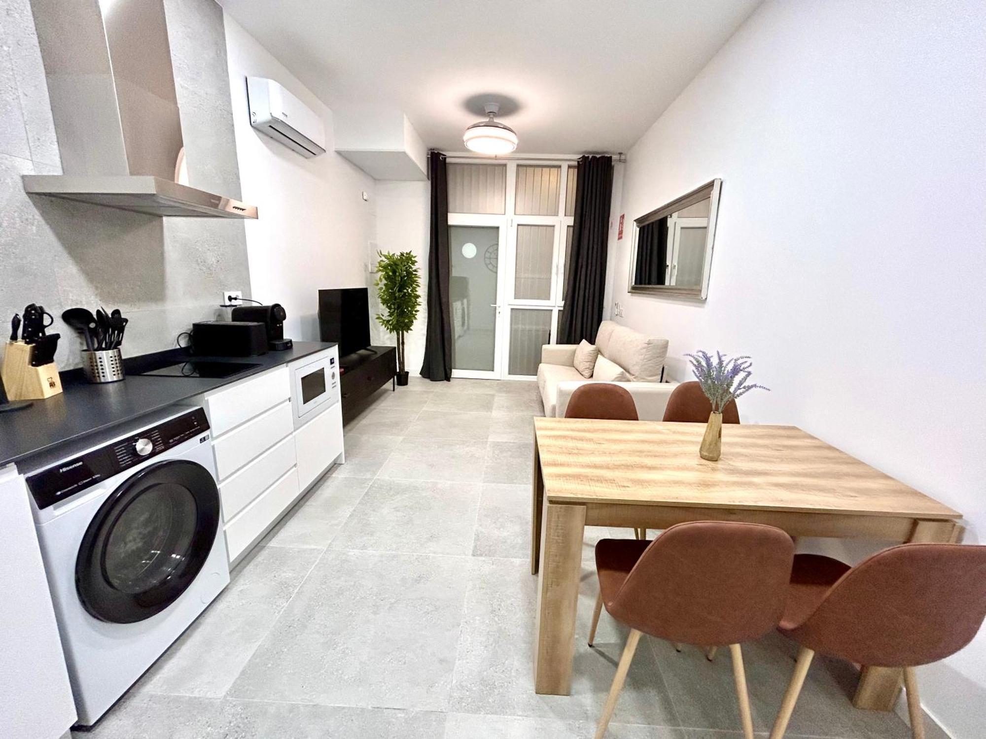 Comfort Near Metro, 2 Bed, 1 Bath