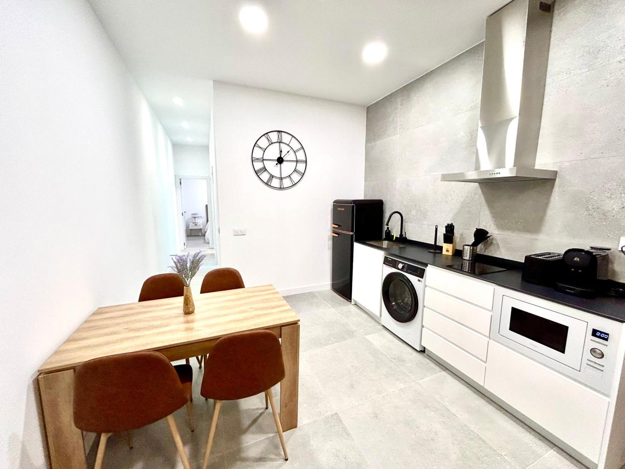 Comfort Near Metro, 2 Bed, 1 Bath *
