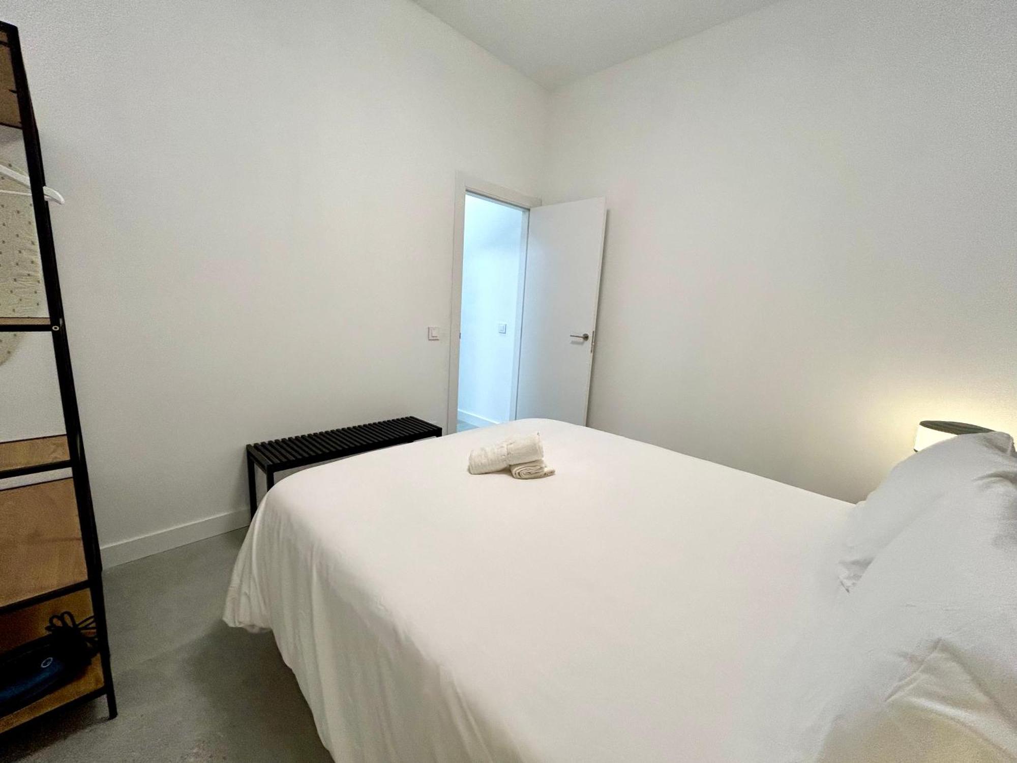 Comfort Near Metro, 2 Bed, 1 Bath Valencia
