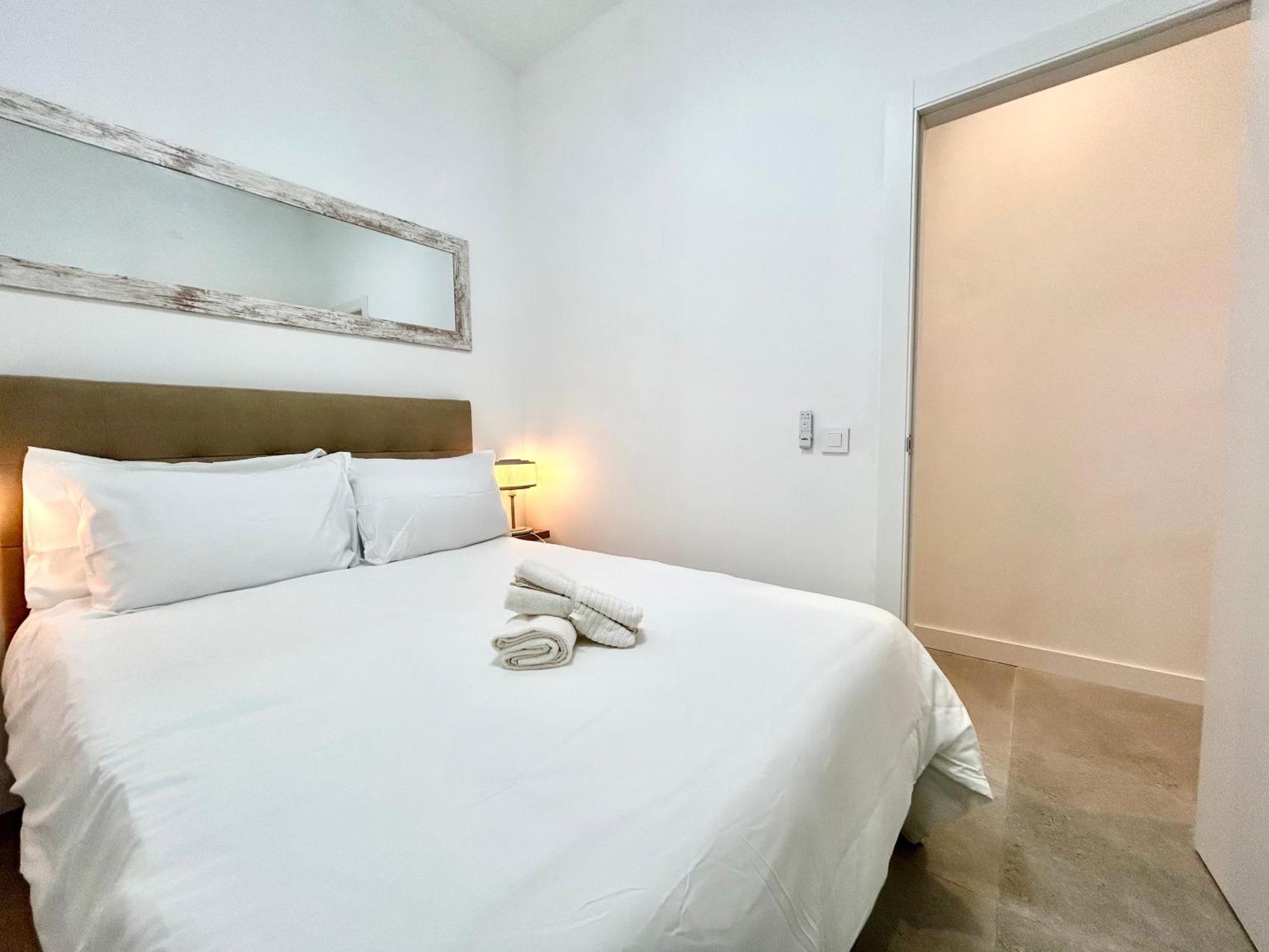 Comfort Near Metro, 2 Bed, 1 Bath * Valencia