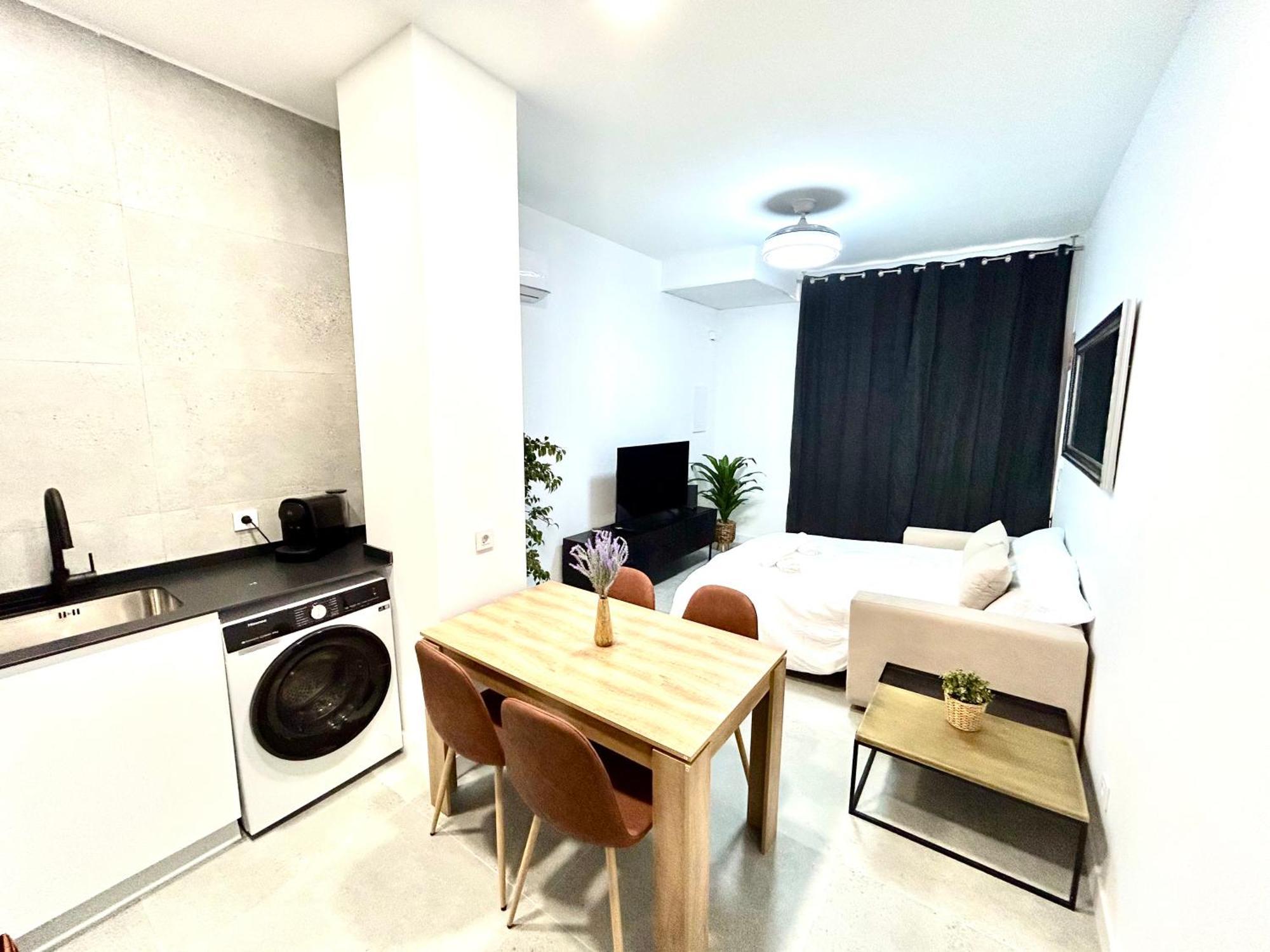 Getaway - Jacuzzi, Space & Comfort Valencia