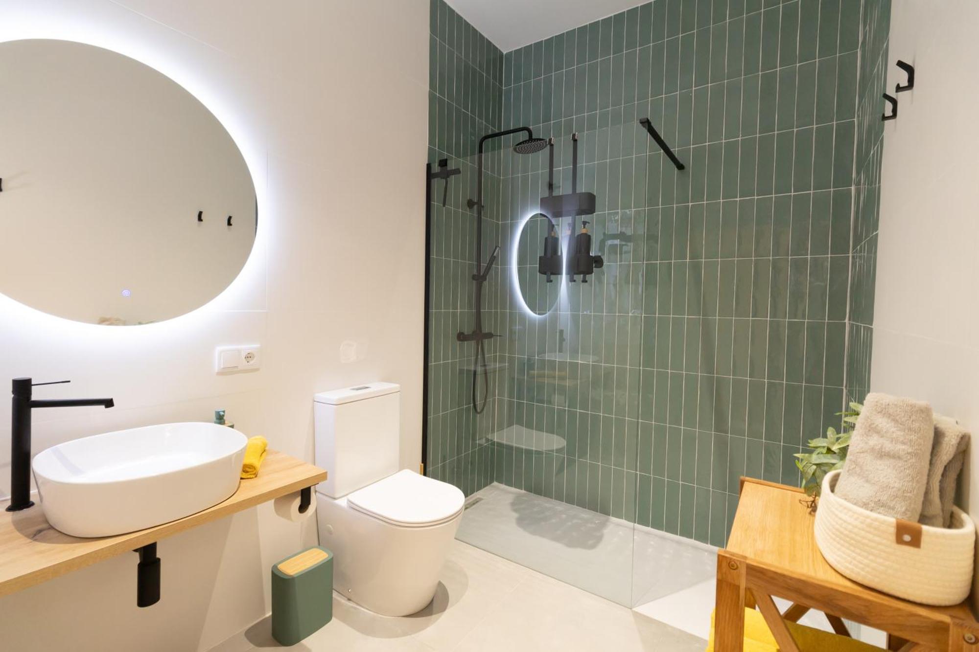 New! Luxury & Close To Metro! Between & Center Apartamento