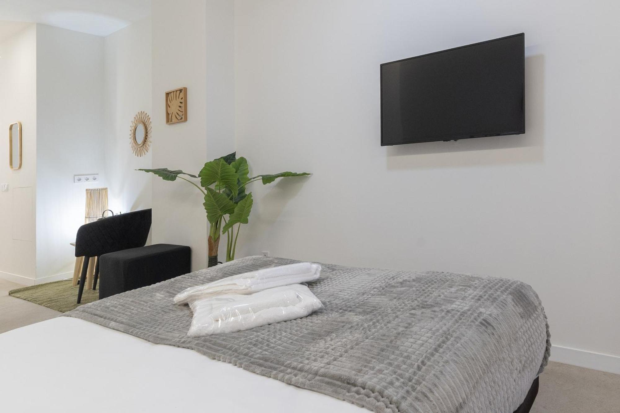 Rmz31 Loft - Espacioso Y Acogedor Estudio Con Terraza En Zona Ayora Apartamento *