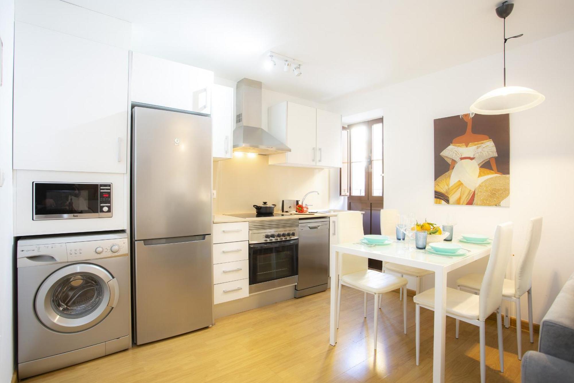 Singularstays Center Apartment