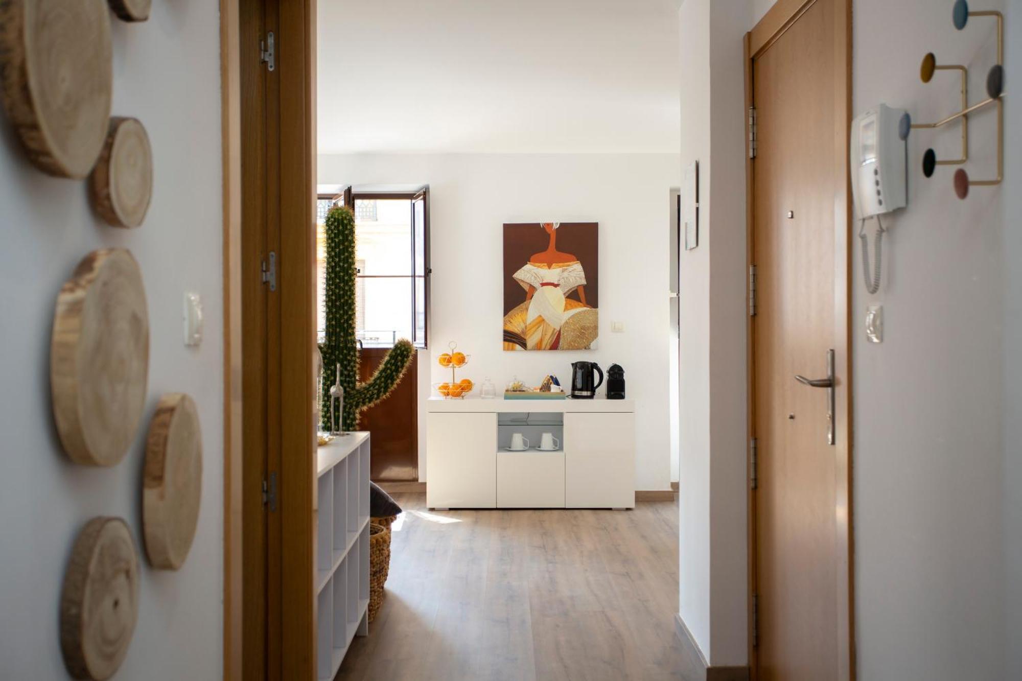 Singularstays Center Apartment