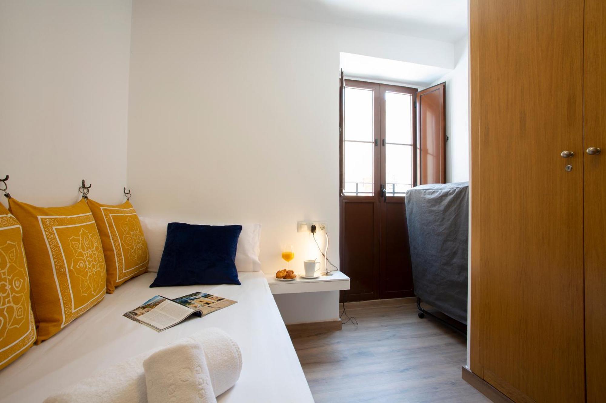 Singularstays Center Apartment
