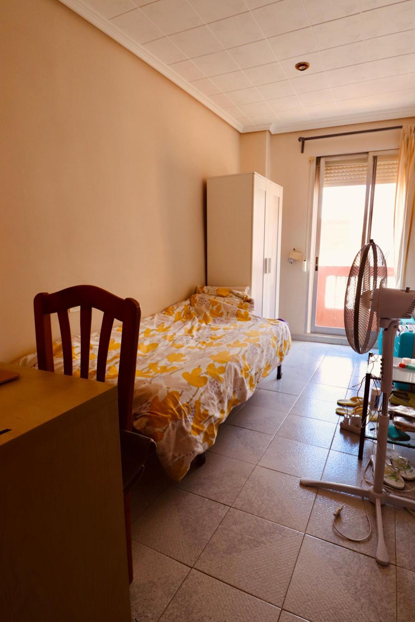 2 Bed Apartment, Great Location, 500m From *