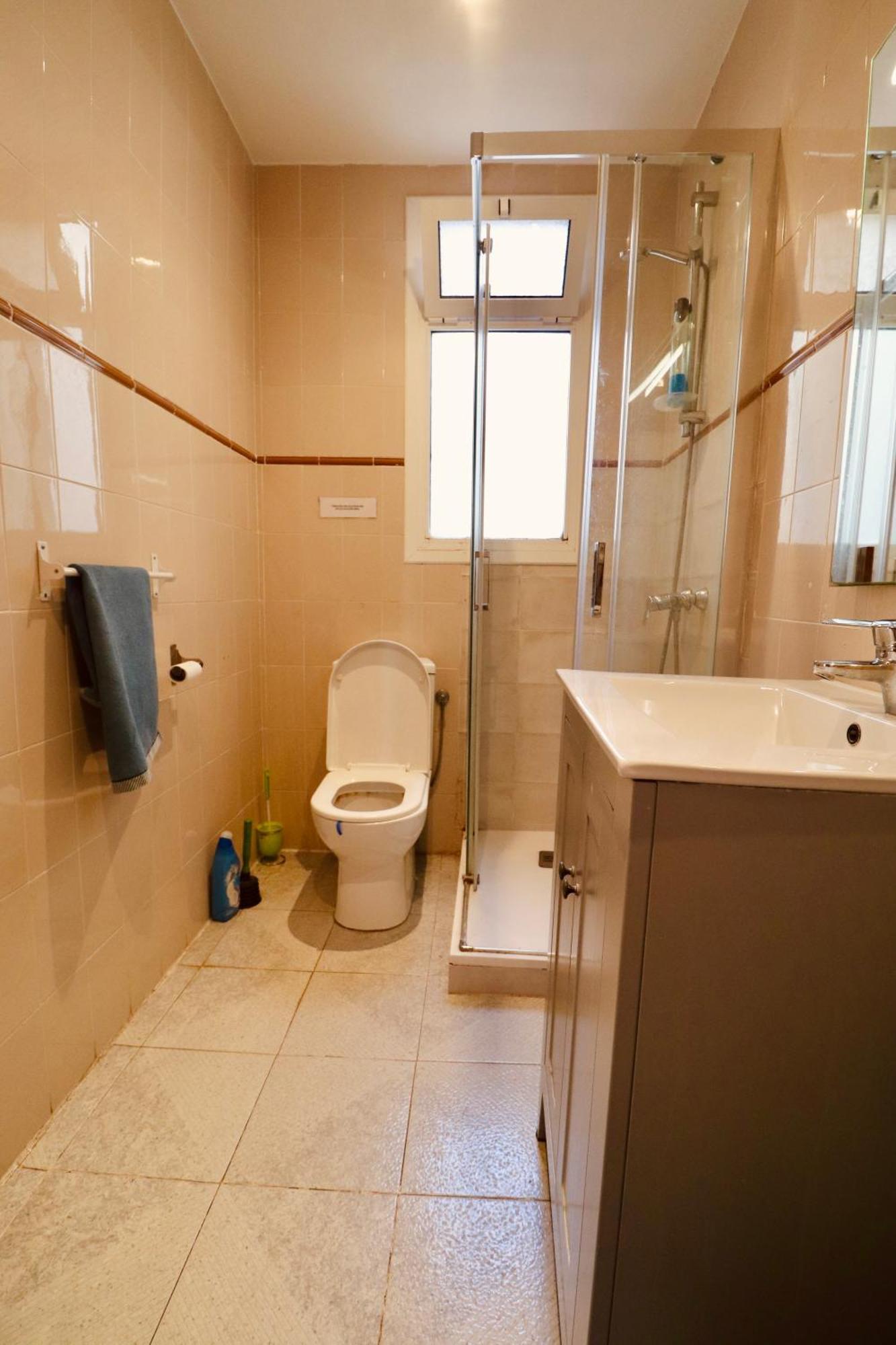 2 Bed Apartment, Great Location, 500m From Valencia