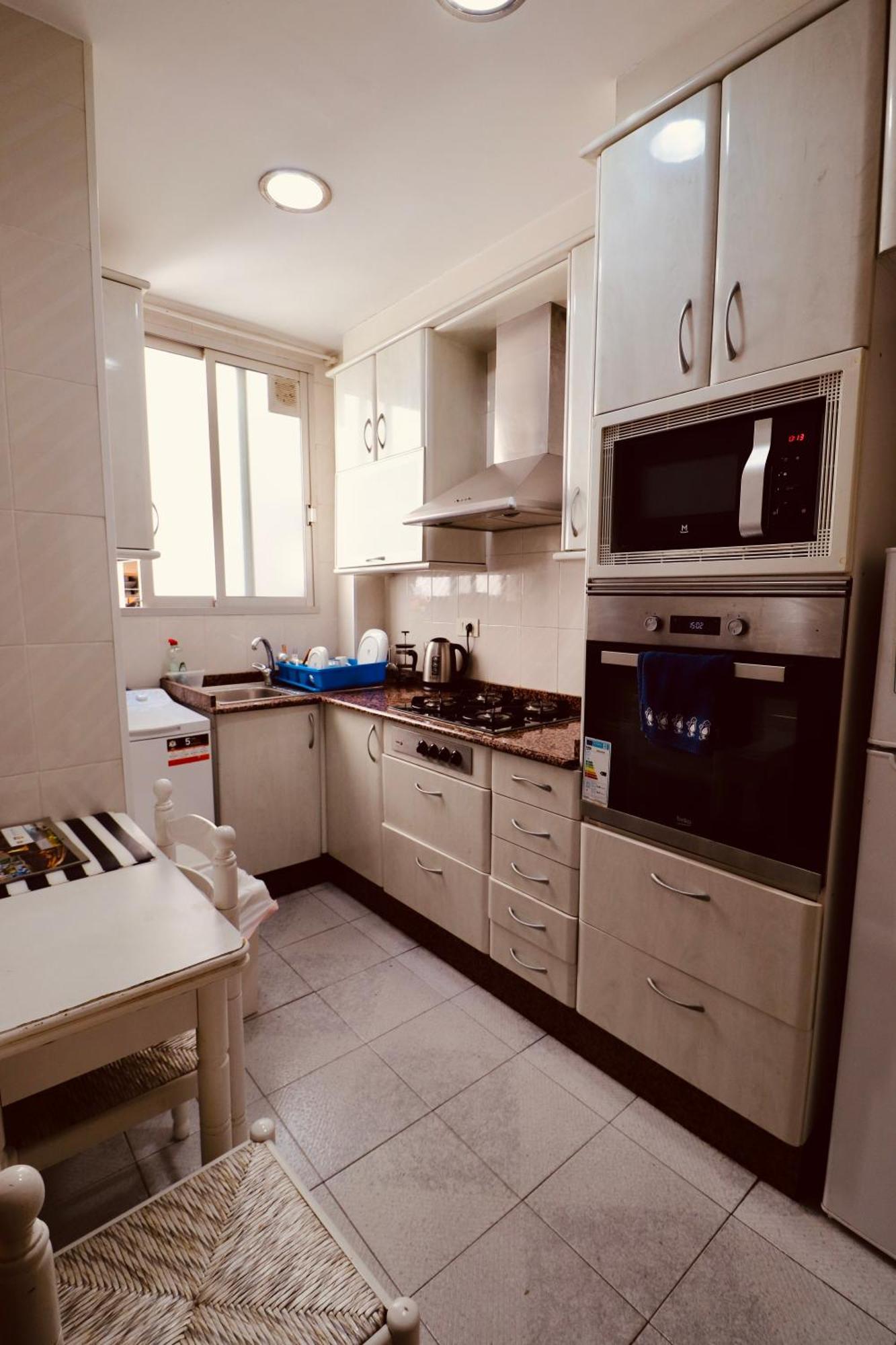 2 Bed Apartment, Great Location, 500m From Valencia