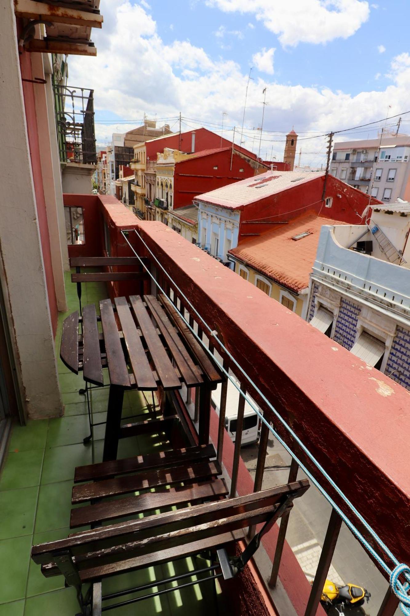 2 Bed Apartment, Great Location, 500m From * Valencia